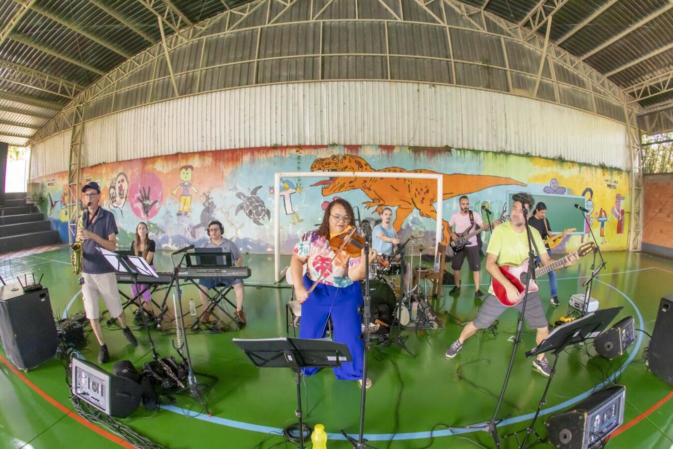 Às 19h30, na Praça da Cultura, comunidade assistirá ao espetáculo que integra o programa Música nas Escolas; no local, haverá arrecadação de donativos para o RS