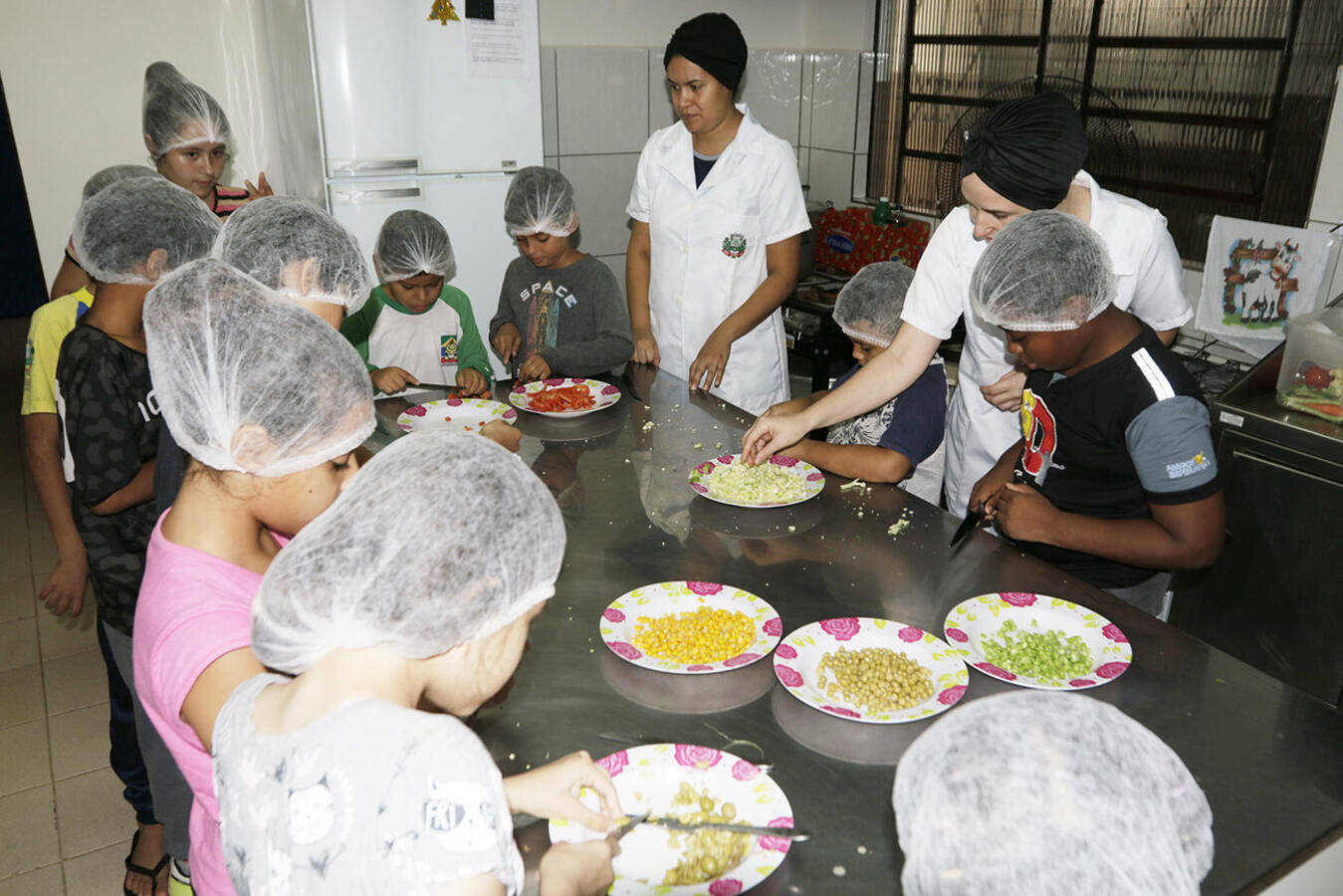 As oficinas de Educação Alimentar e Nutricional são desenvolvidas pelas nutricionistas da Cozinha Social de Toledo para vários públicos 