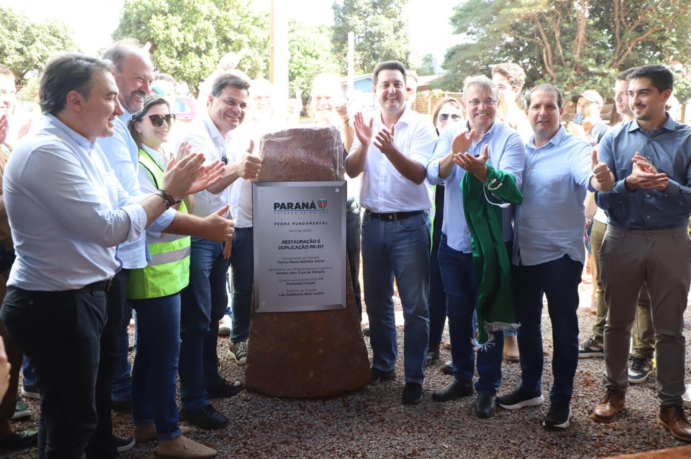 Governador lança pedra fundamental da duplicação da PR-317 e entrega rodovia PR-239