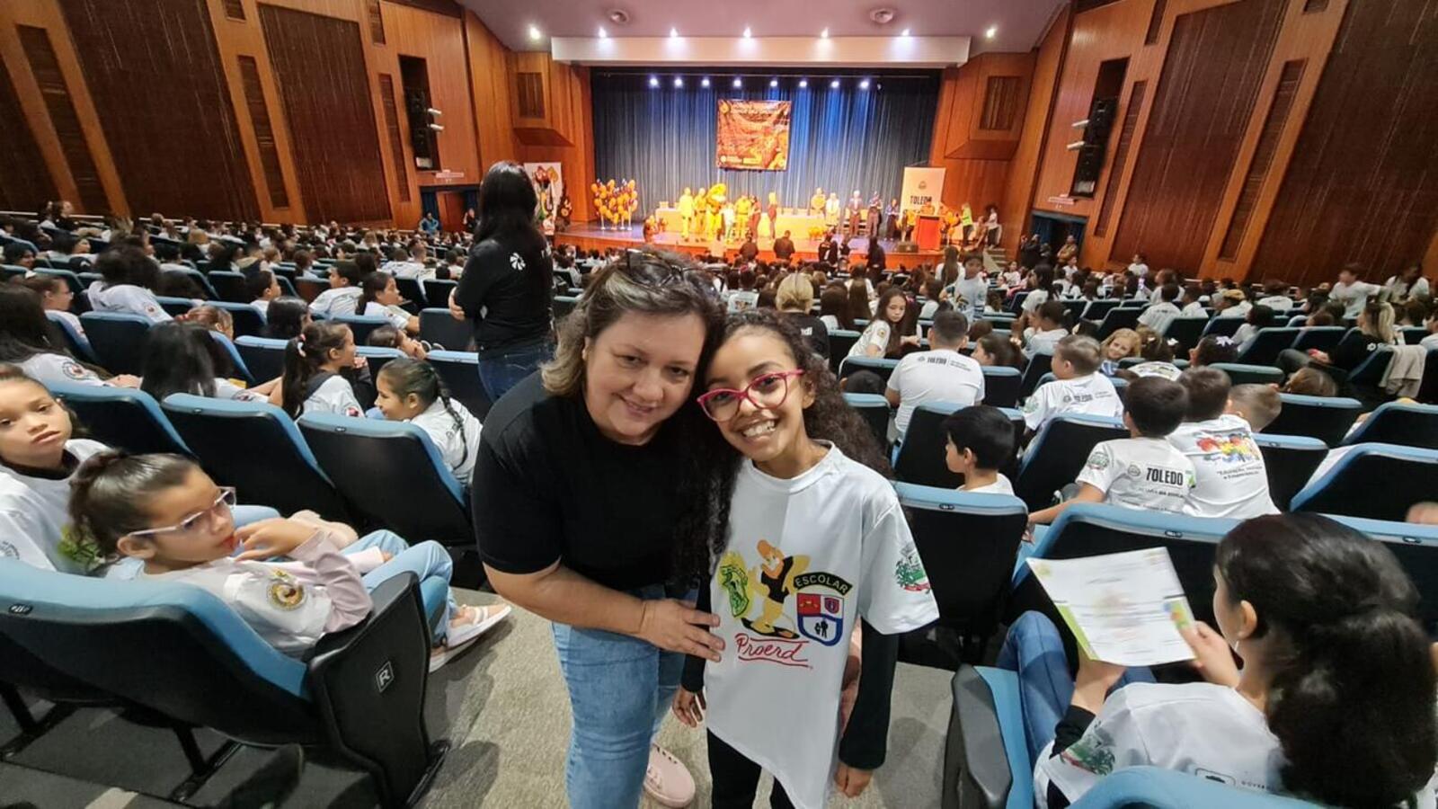A formatura do Proerd aconteceu nesta terça-feira (14) e lotou o Teatro Municipal de Toledo
