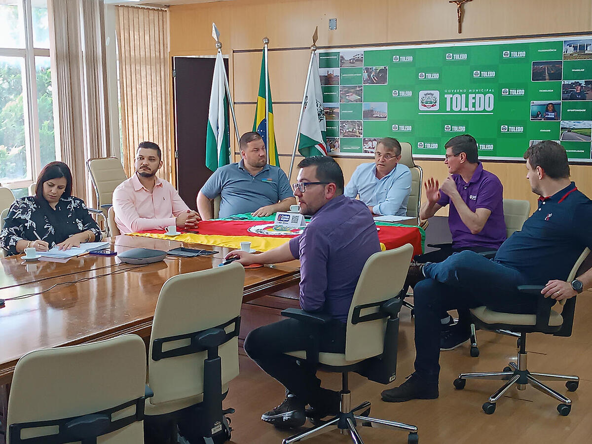 Em encontro na manhã de hoje (10), na Sala de Reuniões do Gabinete do Prefeito, Município e empresas propuseram parcerias na elaboração e execução de projetos 