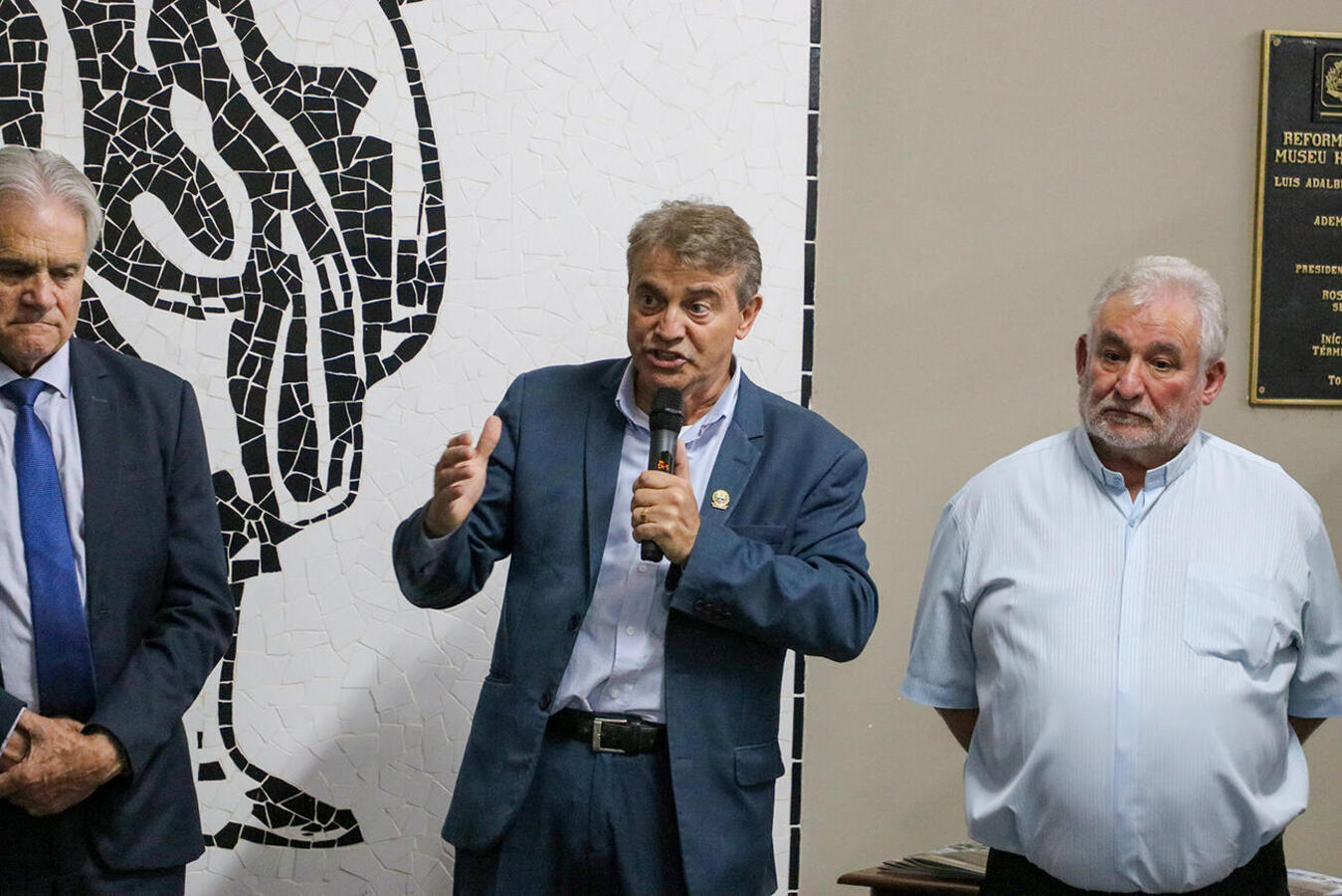 Com o título “Ontem, hoje e sempre”, a mostra apresenta elementos que marcaram os 65 anos da Diocese de Toledo; vernissage ocorreu na noite de segunda-feira (10)