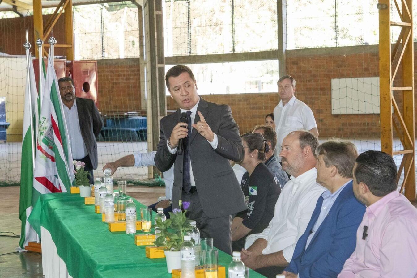 A inauguração da reforma e ampliação em instituição de ensino no distrito de Novo Sobradinho aconteceu na manhã desta quarta-feira (12)