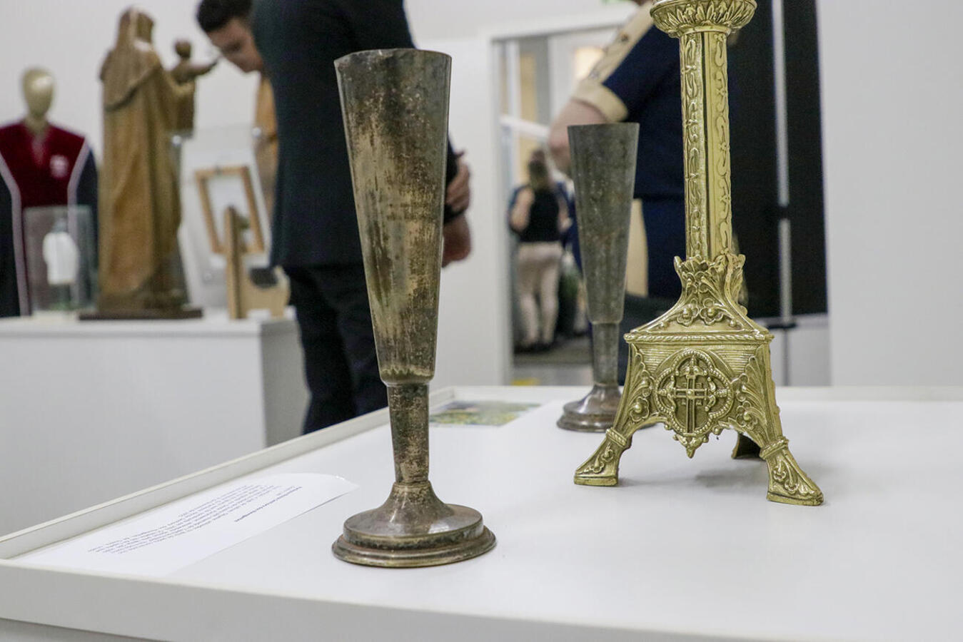 Com o título “Ontem, hoje e sempre”, a mostra apresenta elementos que marcaram os 65 anos da Diocese de Toledo; vernissage ocorreu na noite de segunda-feira (10)