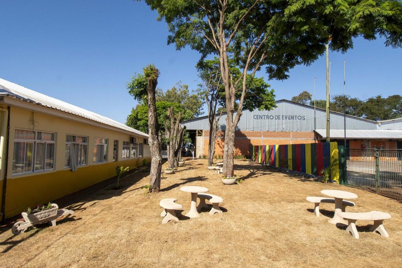 A inauguração da reforma e ampliação em instituição de ensino no distrito de Novo Sobradinho aconteceu na manhã desta quarta-feira (12)