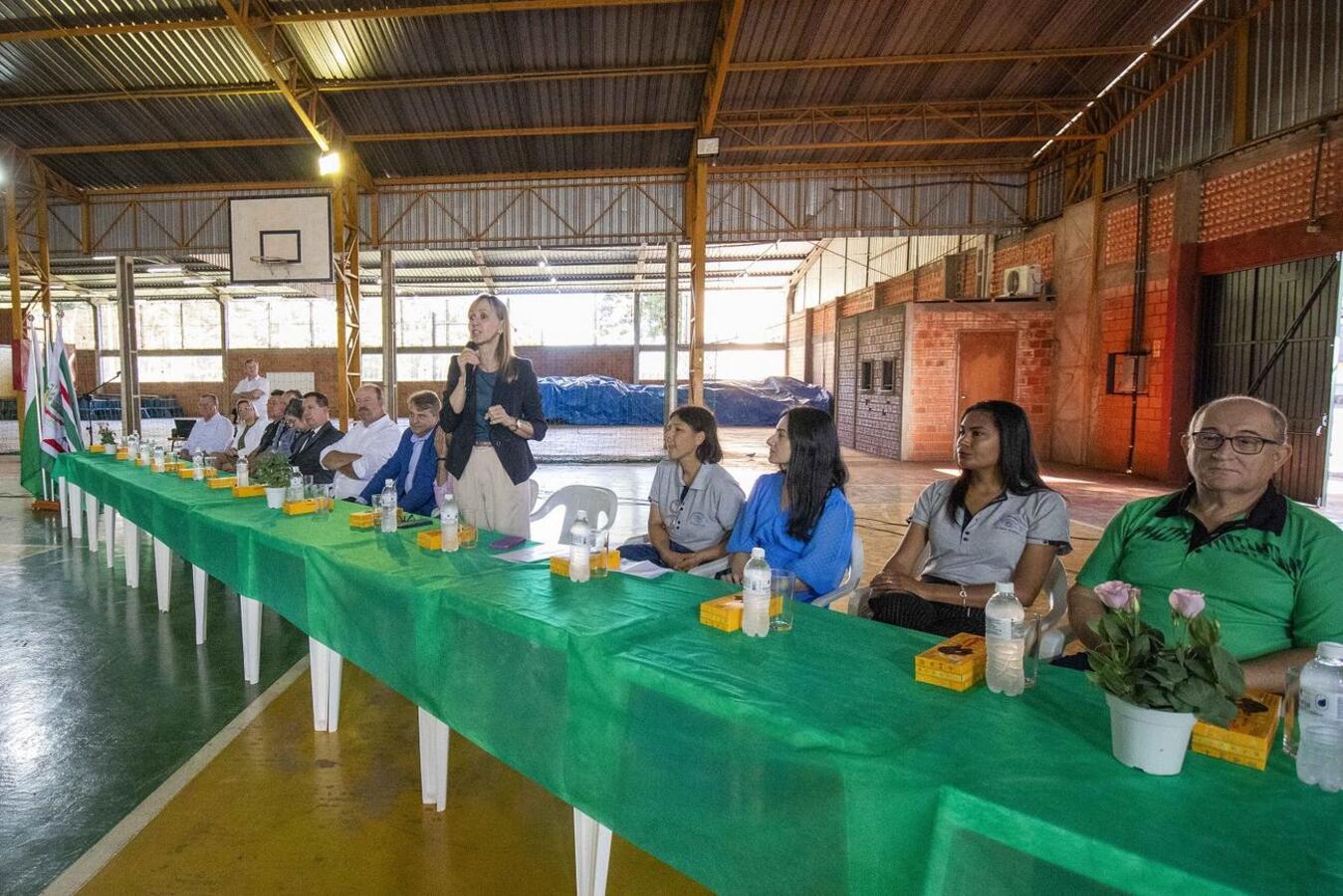 A inauguração da reforma e ampliação em instituição de ensino no distrito de Novo Sobradinho aconteceu na manhã desta quarta-feira (12)