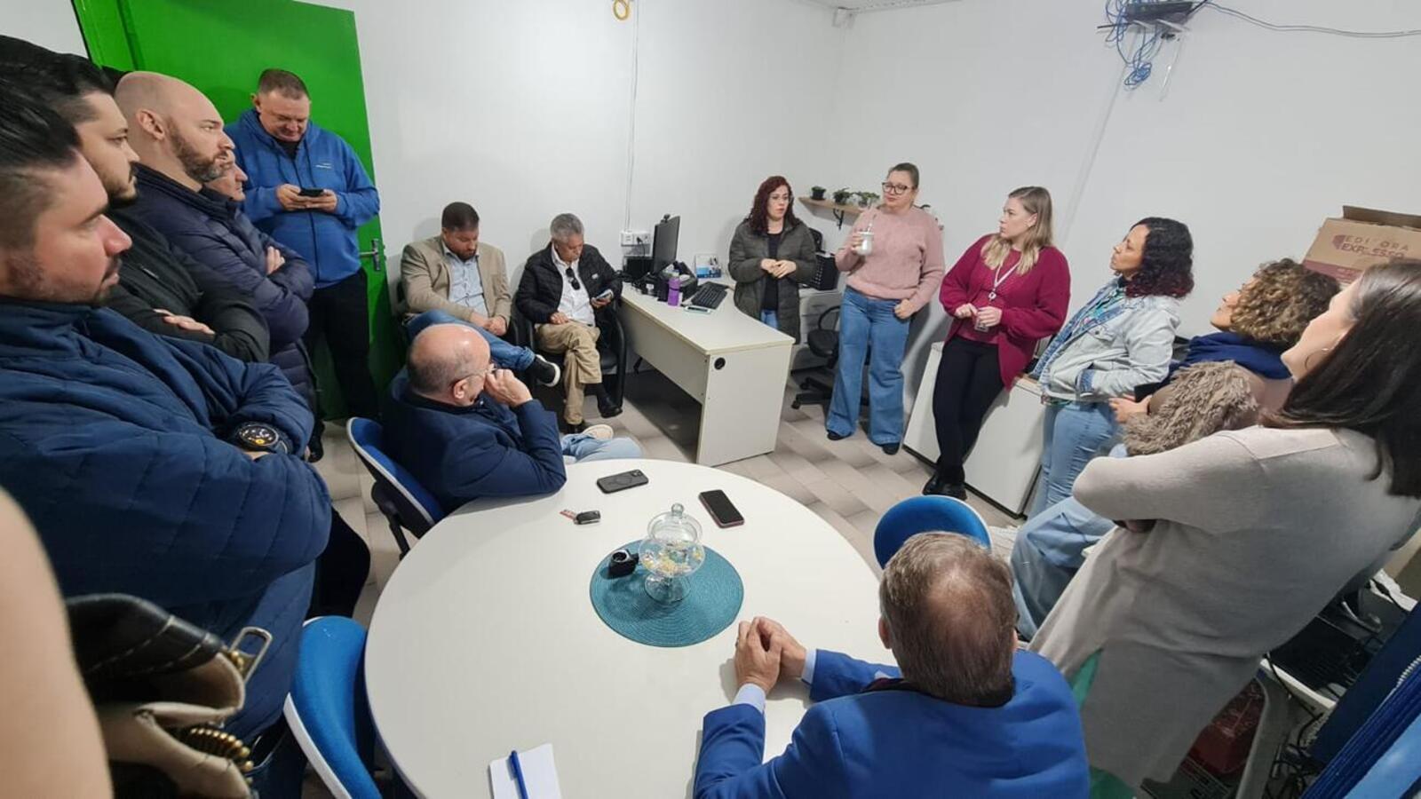 Representantes do Executivo, do Legislativo e da sociedade civil de Toledo estiveram em Chapecó nesta semana para conhecer o programa Mão Amiga