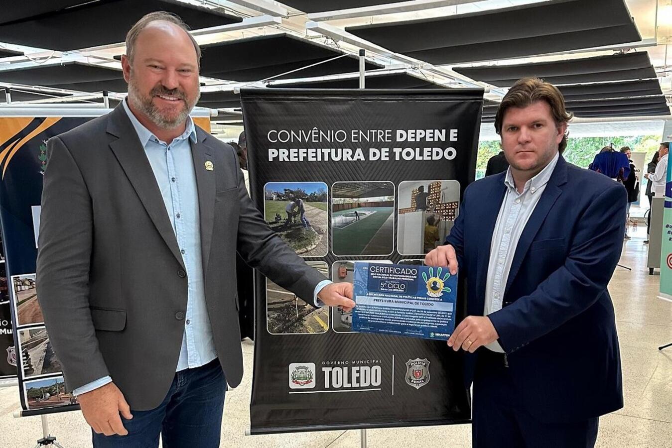 Ações de apoio à ressocialização de detentos credenciaram o município a receber homenagem entregue na tarde desta terça (25) no Museu Oscar Niemeyer, em Curitiba