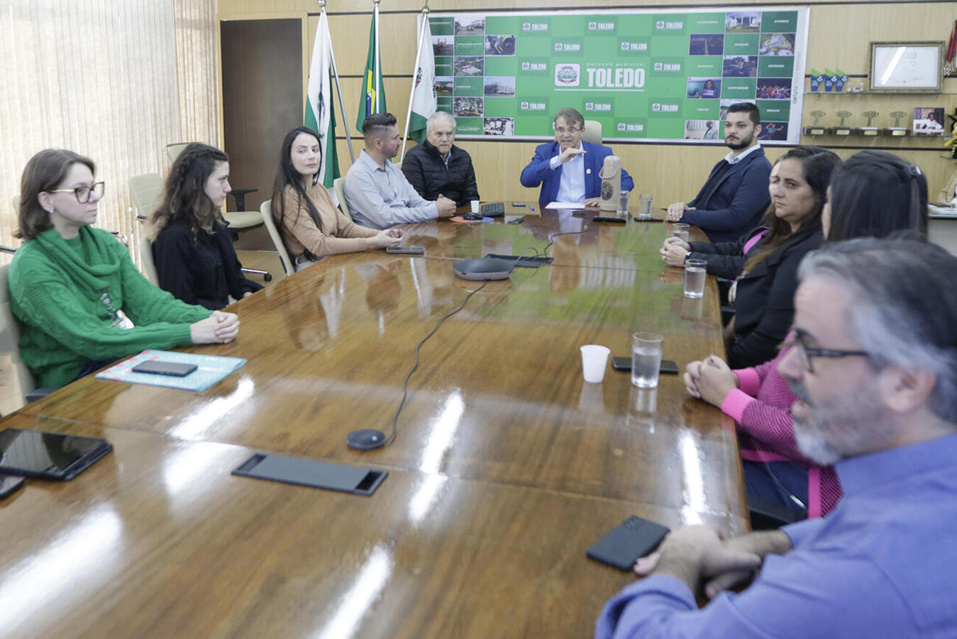 Novidade foi apresentada em ato realizado na manhã desta sexta (28) na Sala de Reuniões do Gabinete do Prefeito e beneficiará pequenos geradores (até 2 m³)