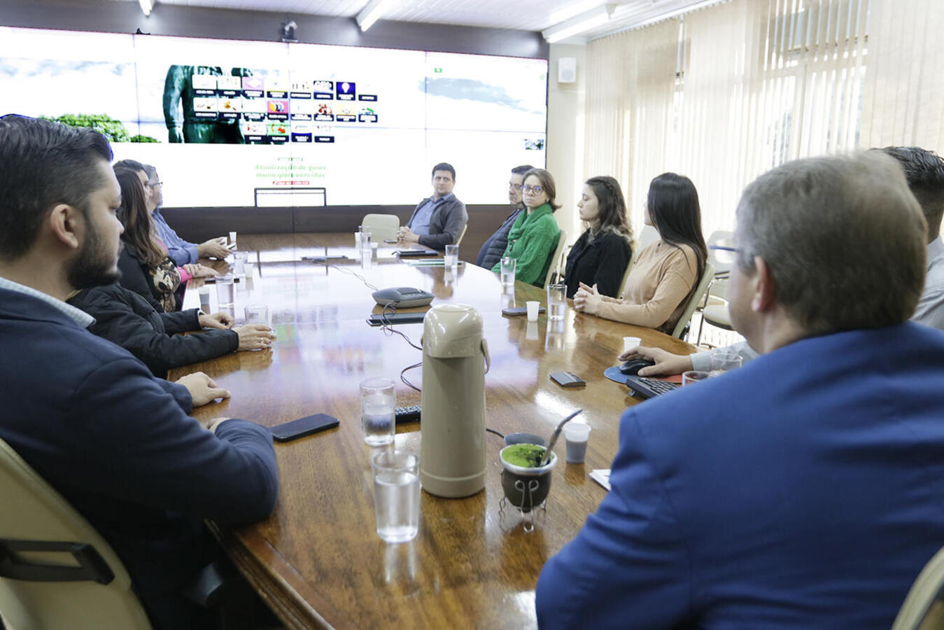 Novidade foi apresentada em ato realizado na manhã desta sexta (28) na Sala de Reuniões do Gabinete do Prefeito e beneficiará pequenos geradores (até 2 m³)