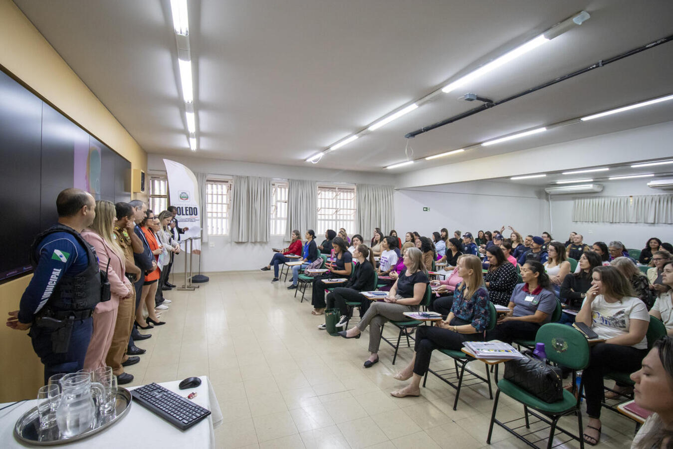 A abertura do IV Seminário Mulheres em Foco aconteceu nesta terça-feira (18) na Escola de Administração Pública do Município de Toledo 