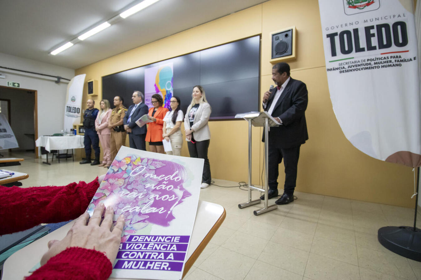 A abertura do IV Seminário Mulheres em Foco aconteceu nesta terça-feira (18) na Escola de Administração Pública do Município de Toledo 
