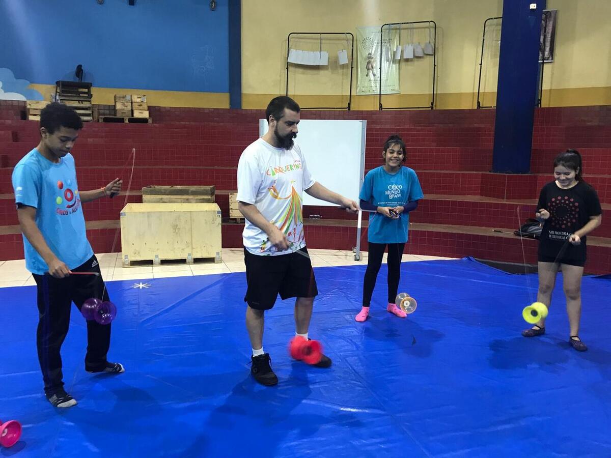 Os treinos com o artista Aires Coutinho seguem até esta sexta-feira (21) a partir das 13h15 no picadeiro do projeto