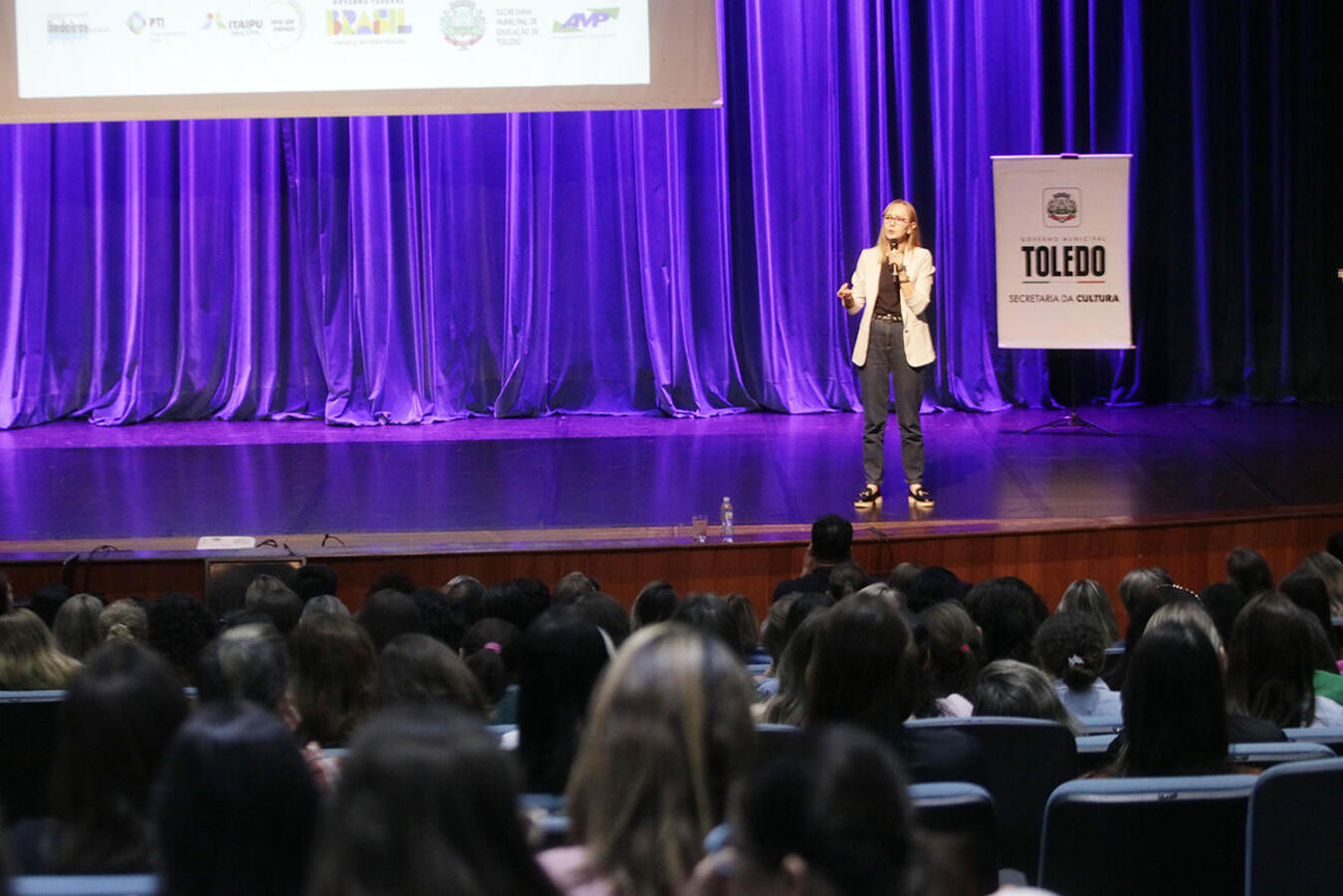 O Seminário de Educação para Professores teve como tema a “Sustentabilidade na Prática Pedagógica: o cuidado de si, do outro e do planeta”