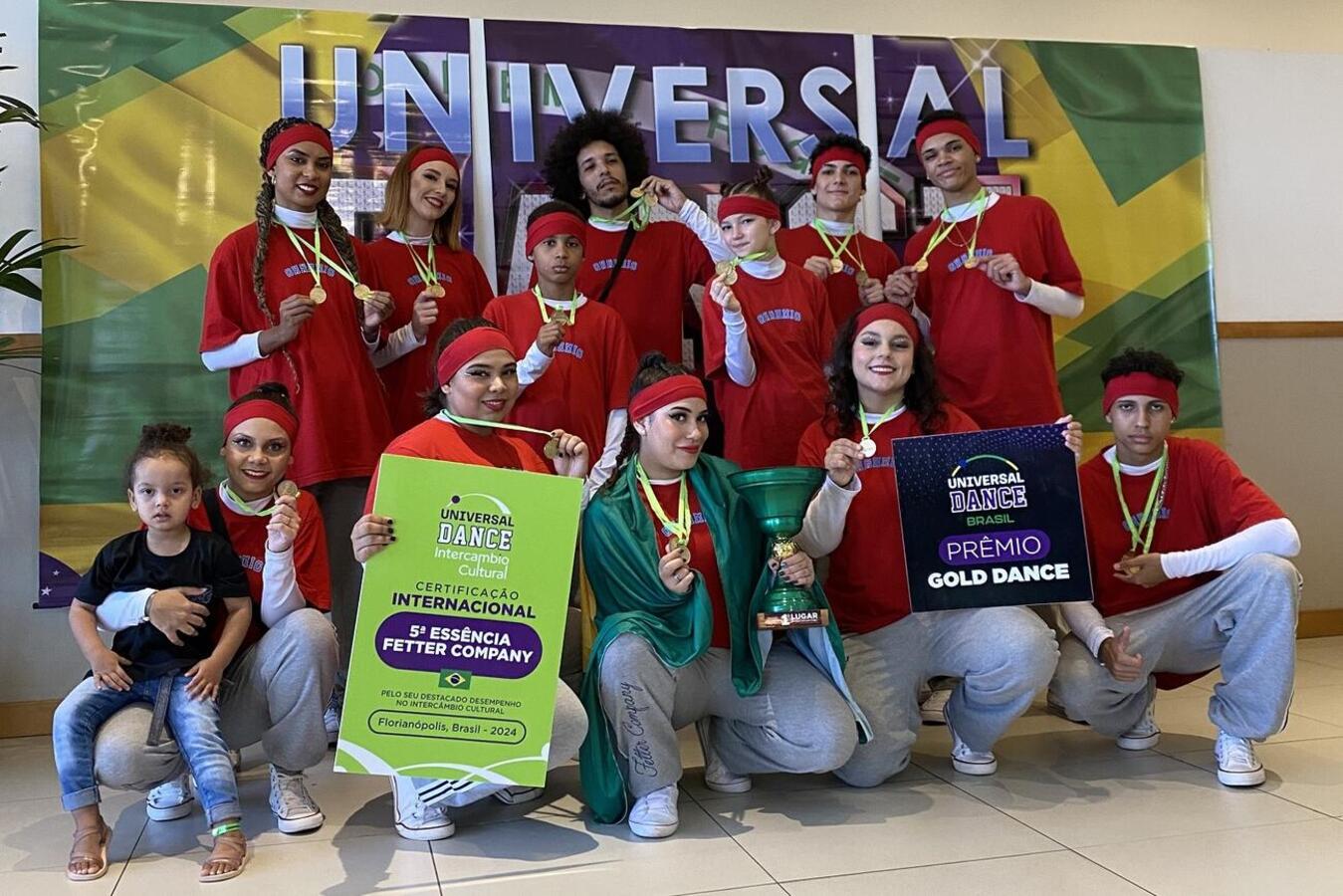 Apoiada pela Smel, 5ª Essência venceu todas as categorias que disputou na Seletiva Brasil do Universal Dance, realizado no início do mês em Florianópolis