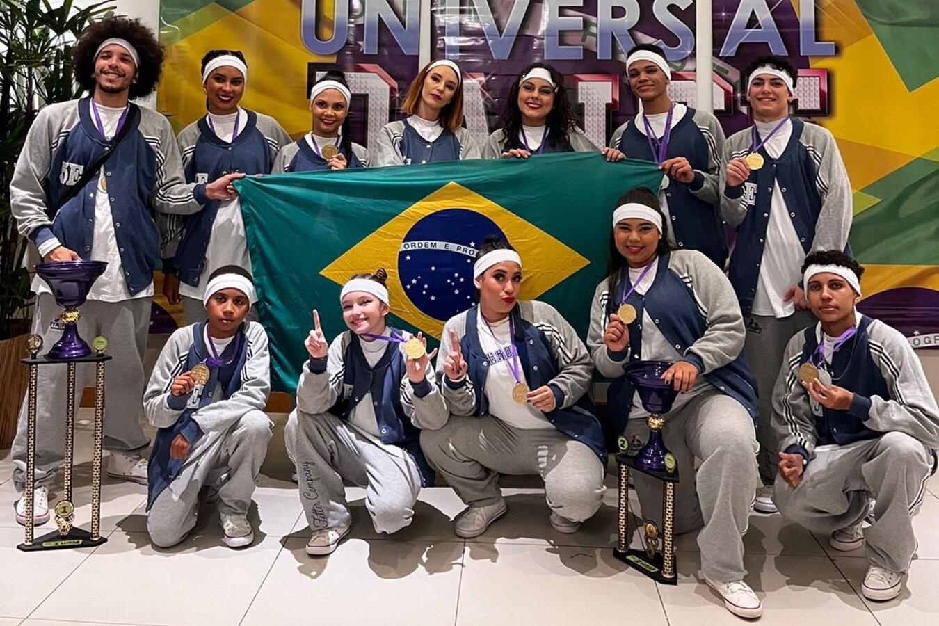 Apoiada pela Smel, 5ª Essência venceu todas as categorias que disputou na Seletiva Brasil do Universal Dance, realizado no início do mês em Florianópolis