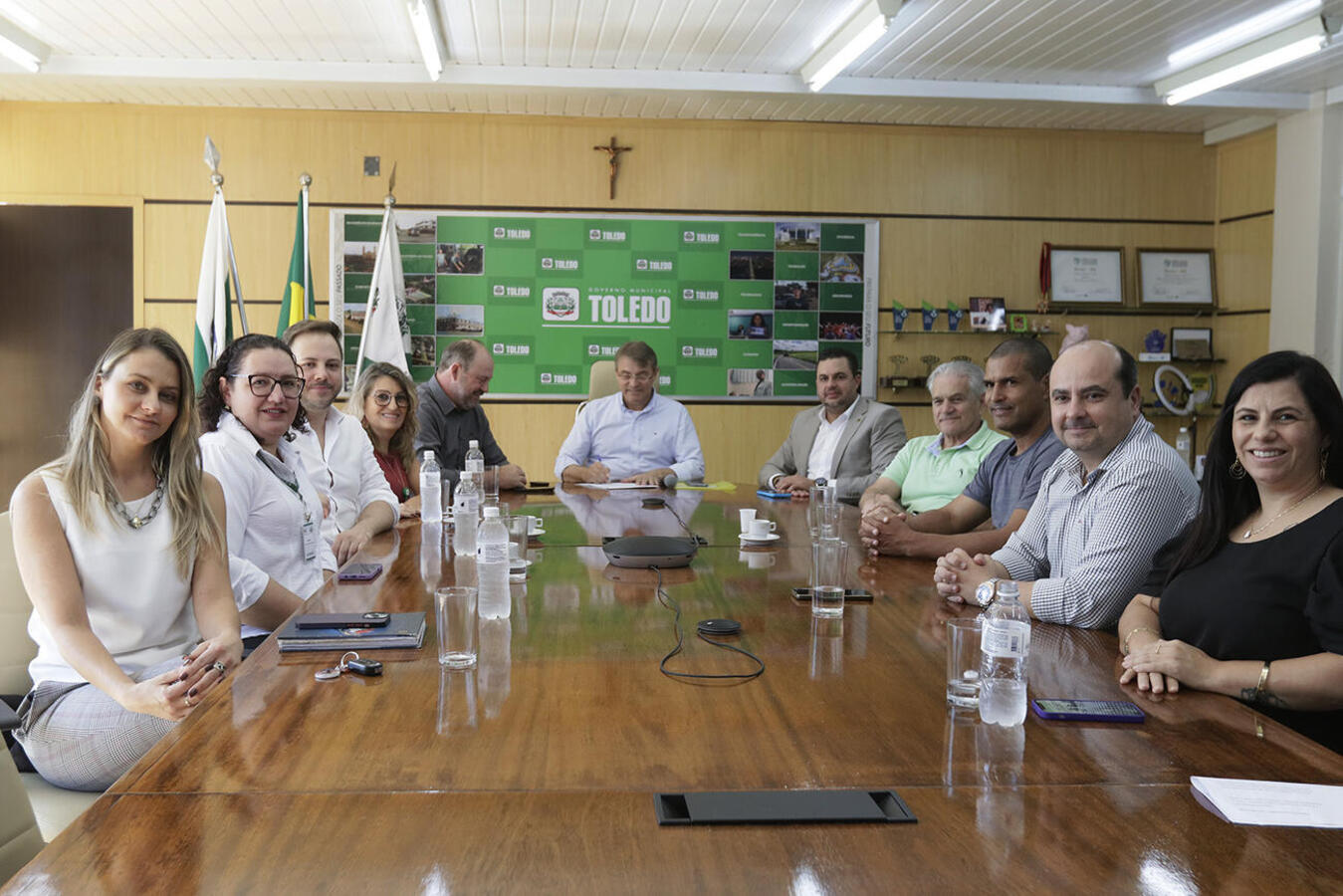Projeto de Lei Nº 23/2024 foi sancionado pelo prefeito durante ato com a presença de vereadores e representantes da entidade