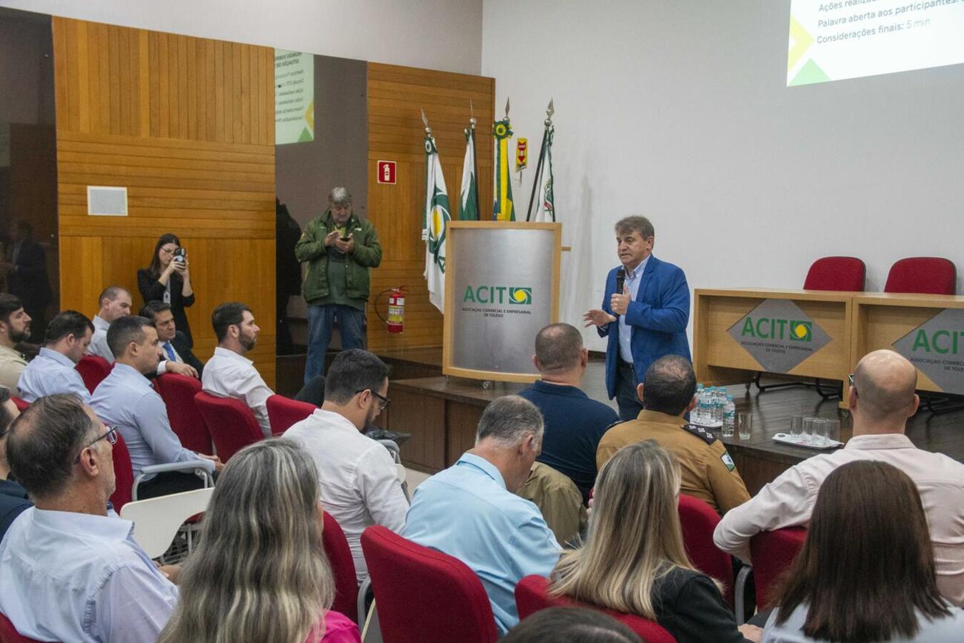 Além de ouvir demandas da sociedade civil em torno do tema, representantes do governo municipal falaram a respeito de ações junto a pessoas em situação de rua