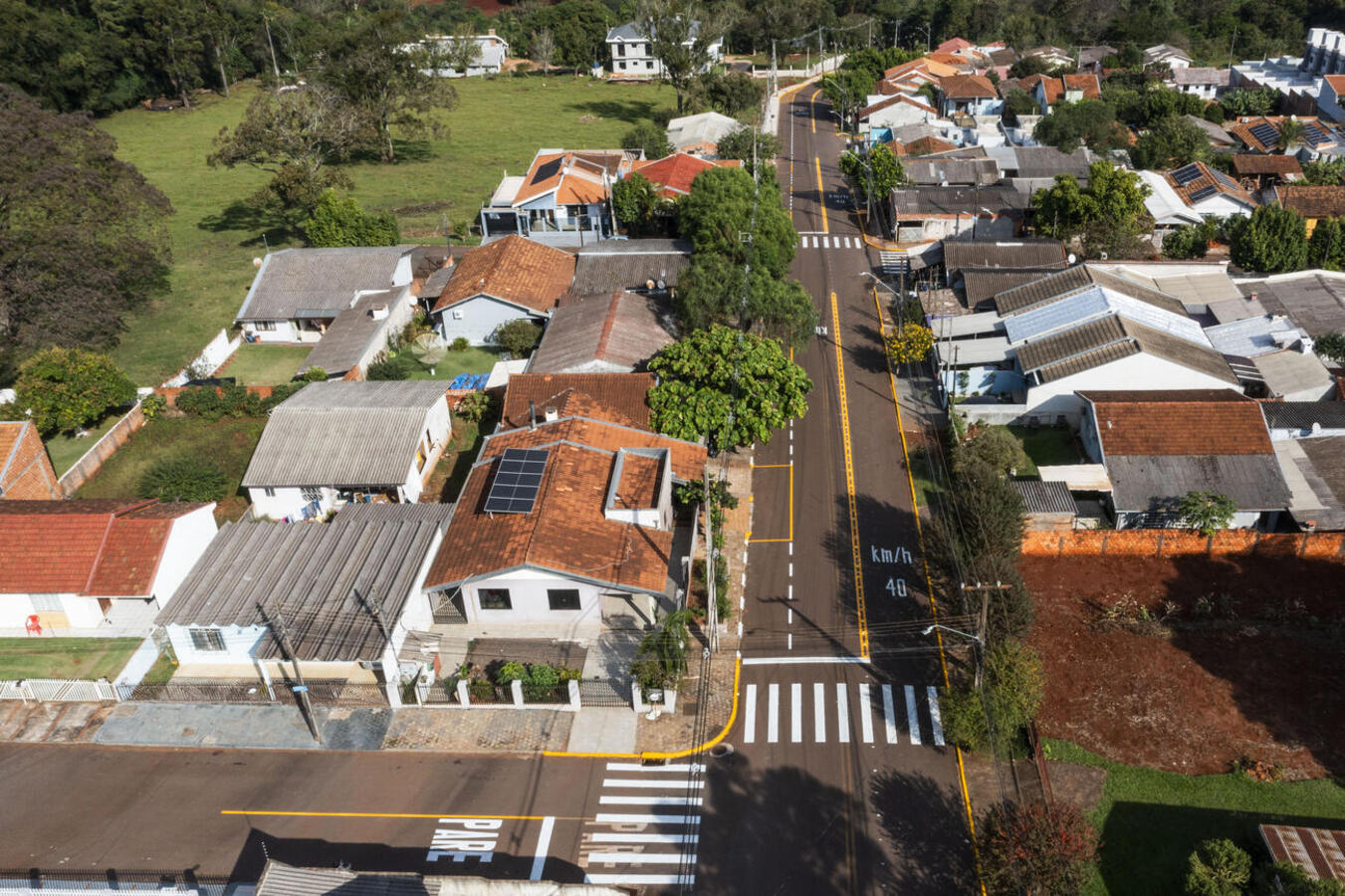 Serviço está aos cuidados do Departamento de Trânsito e Rodoviário (Deptrans), que já alterou a sinalização da via, na qual só será permitido estacionamento em um dos lados