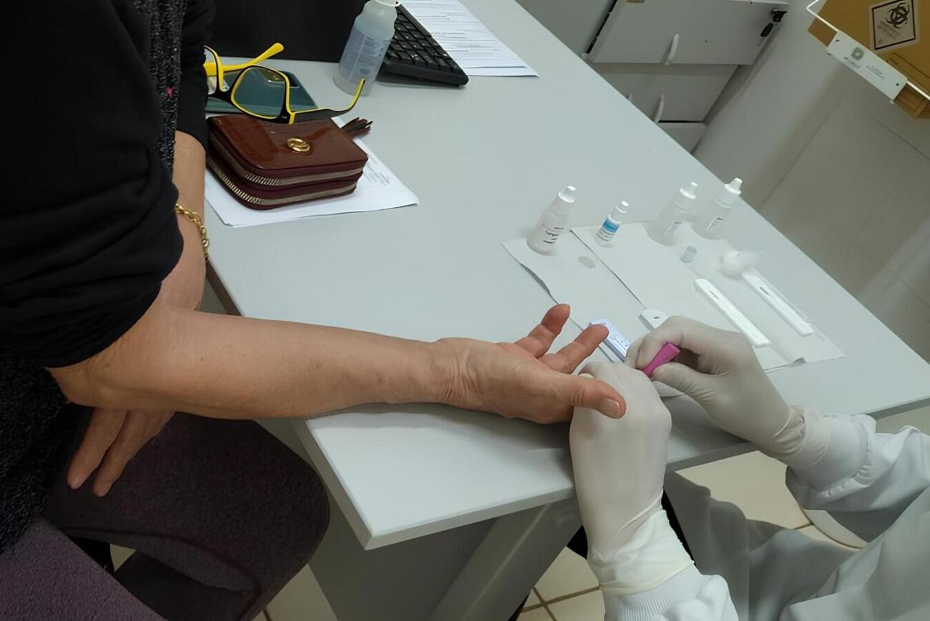 Além de prepararem decoração alusiva ao tema, UBS intensificarão, durante este mês, ações de testagem, vacinação e encaminhamentos de pacientes diagnosticados