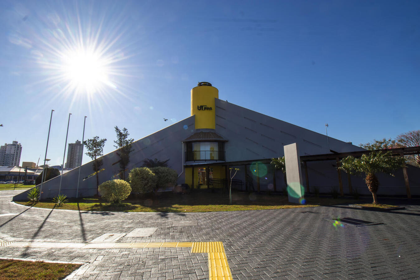 Às 9h, haverá a assinatura da cooperação técnica para a UTFPR cuidar da Usina do Conhecimento; reforma da Praça da Bíblia será inaugurada com culto às 19h