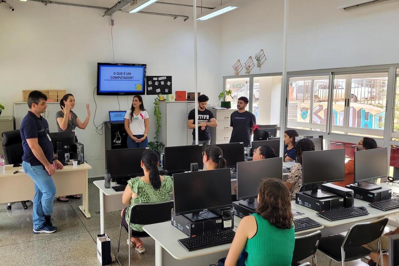 Conteúdo começou a ser ministrado na tarde desta terça-feira (8) por professores e acadêmicos da instituição de ensino superior, que é parceira da iniciativa 