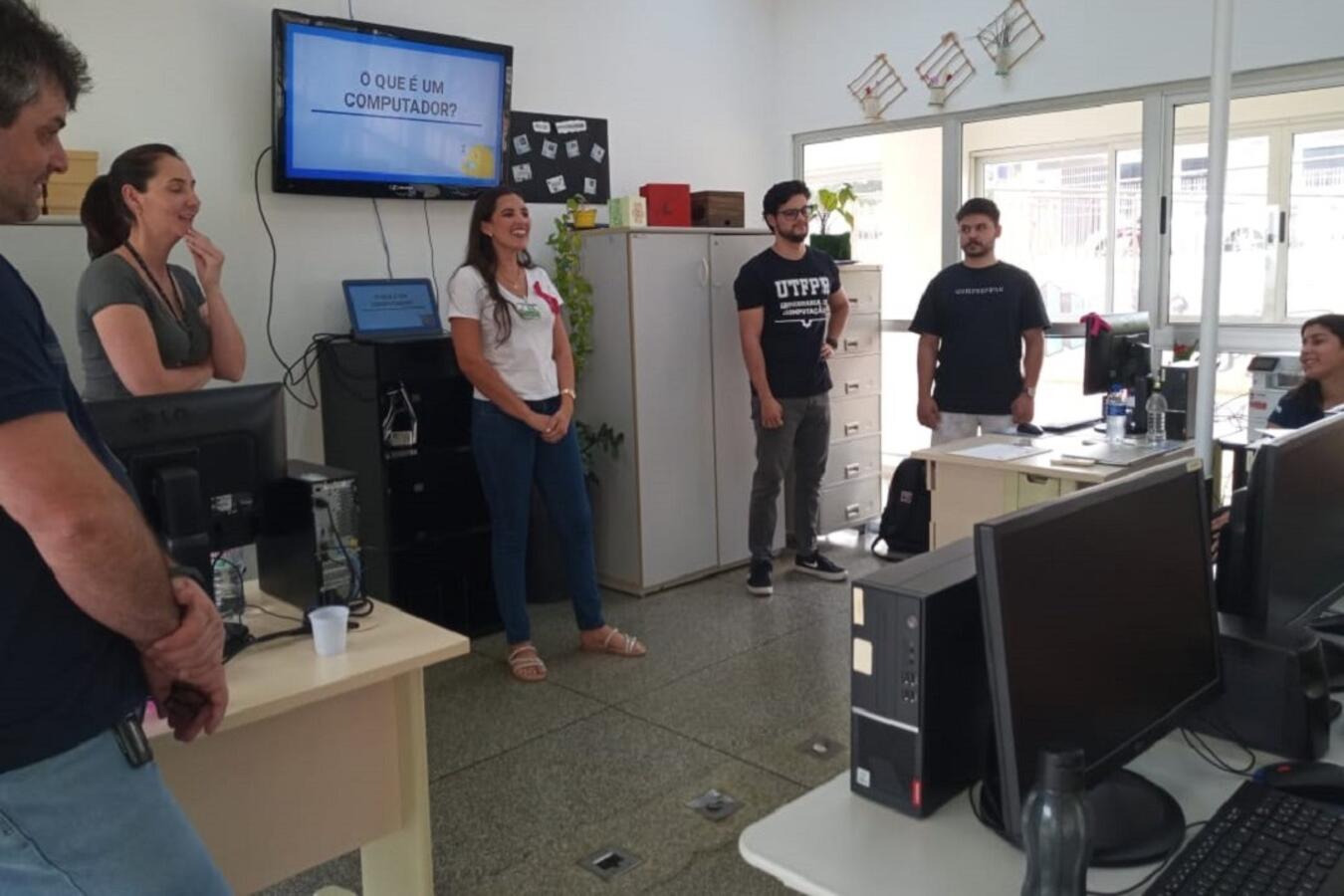 Conteúdo começou a ser ministrado na tarde desta terça-feira (8) por professores e acadêmicos da instituição de ensino superior, que é parceira da iniciativa 