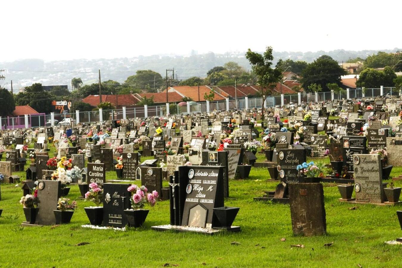 Responsável pelos espaços, Emdur está realizando várias intervenções no Cristo Rei e no Jardim da Saudade; familiares têm prazo até dia 28 para reformar túmulos