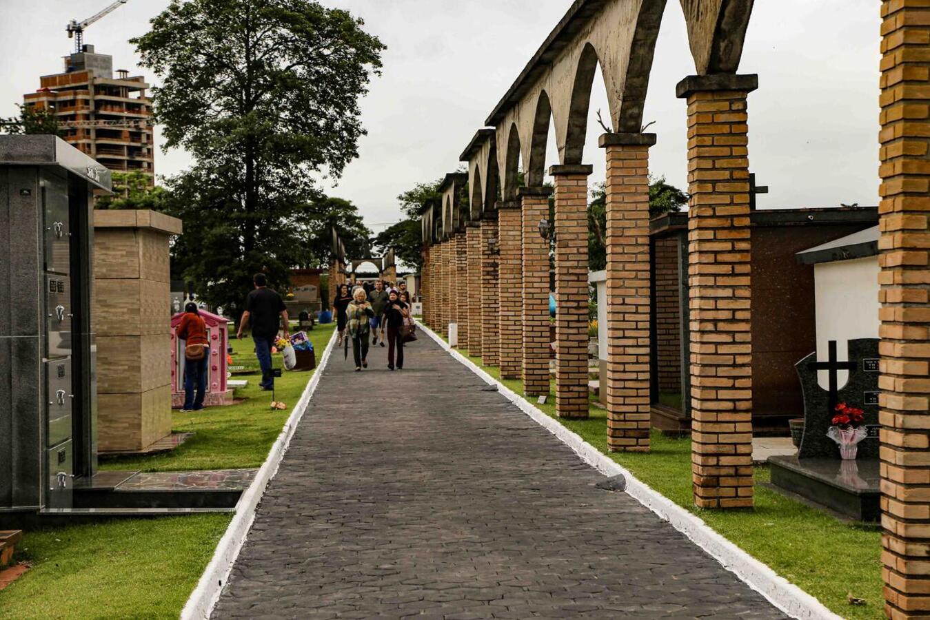 Responsável pelos espaços, Emdur está realizando várias intervenções no Cristo Rei e no Jardim da Saudade; familiares têm prazo até dia 28 para reformar túmulos