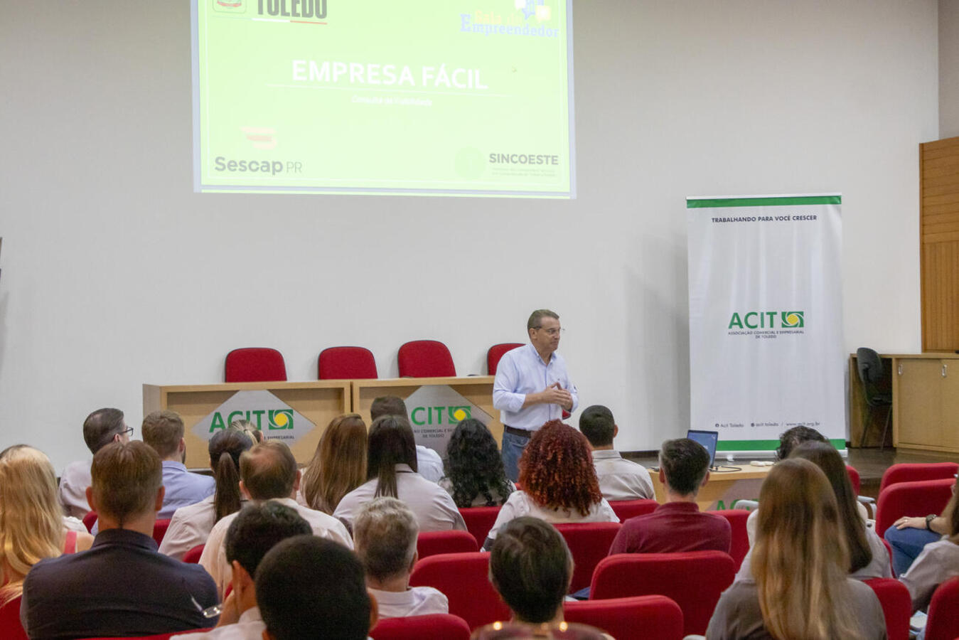 Cerca de 80 contadores de Toledo e região compareceram a ACIT para entender as mudanças do sistema RedeSim