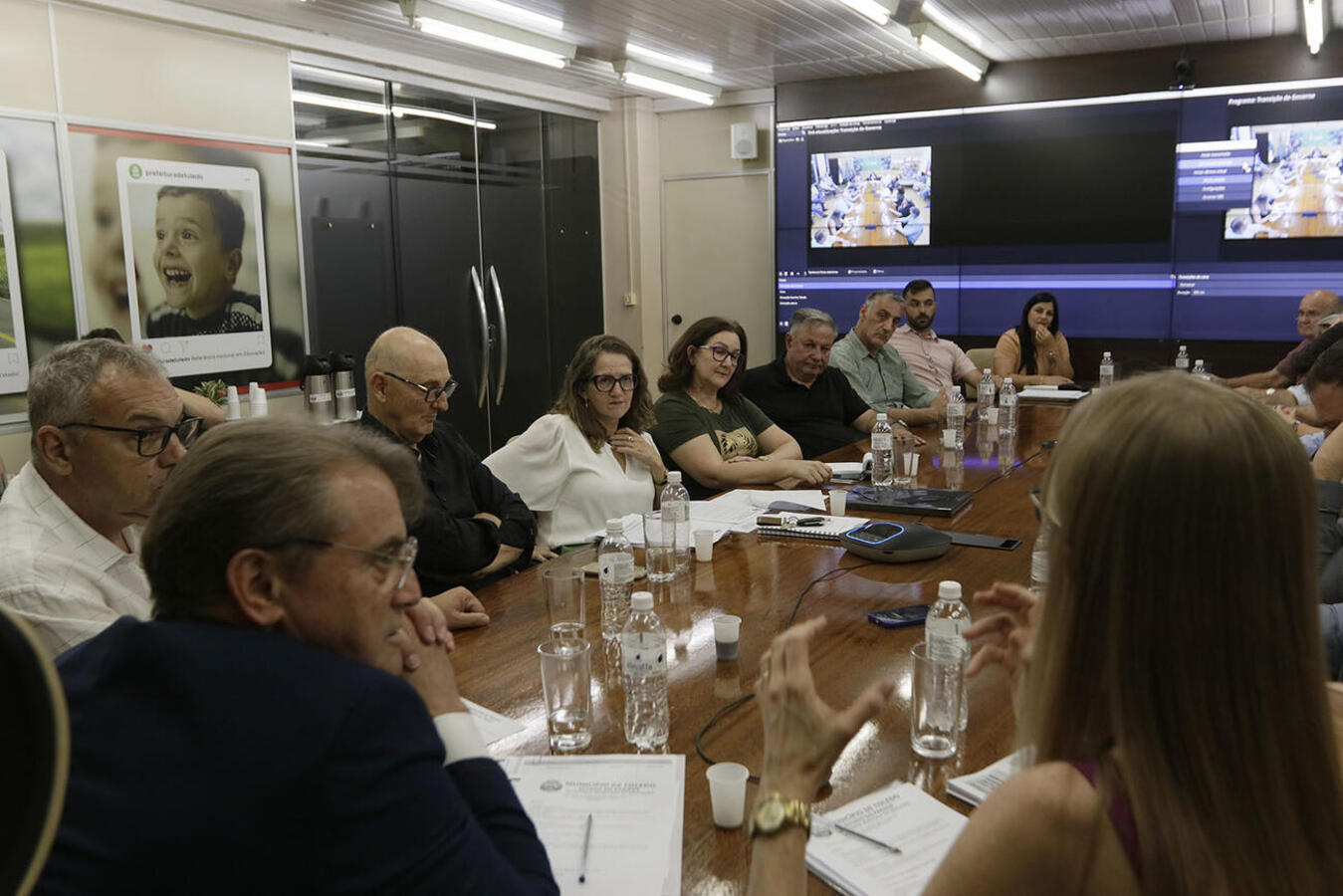 No segundo dia após as eleições, o prefeito Beto Lunitti chama seu sucessor para discorrer sobre os rumos de Toledo