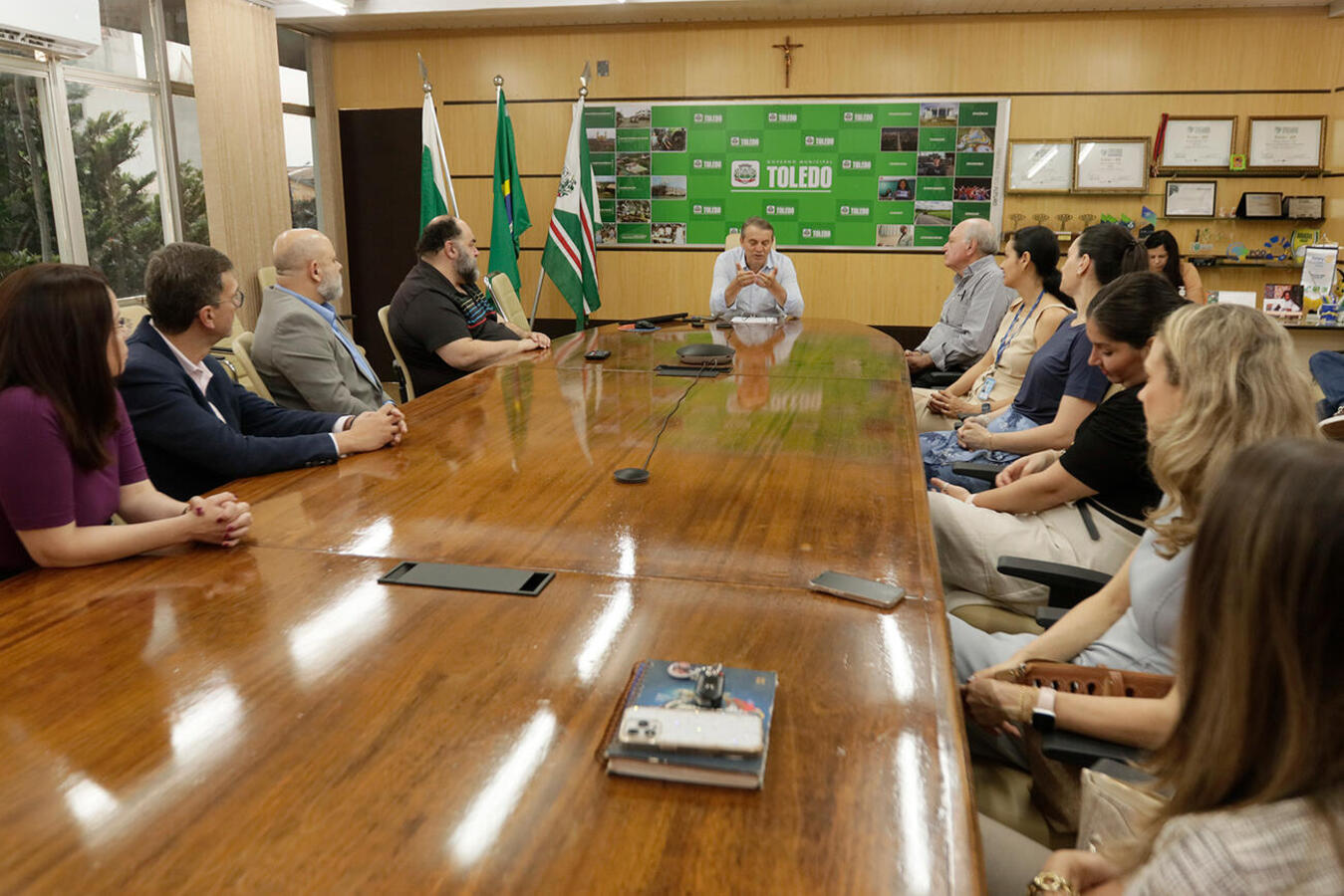 Nesta terça-feira (8) o prefeito recebeu a comissão do Ministério da Educação (MEC) que irá avaliar o curso de medicina da Universidade Federal do Paraná
