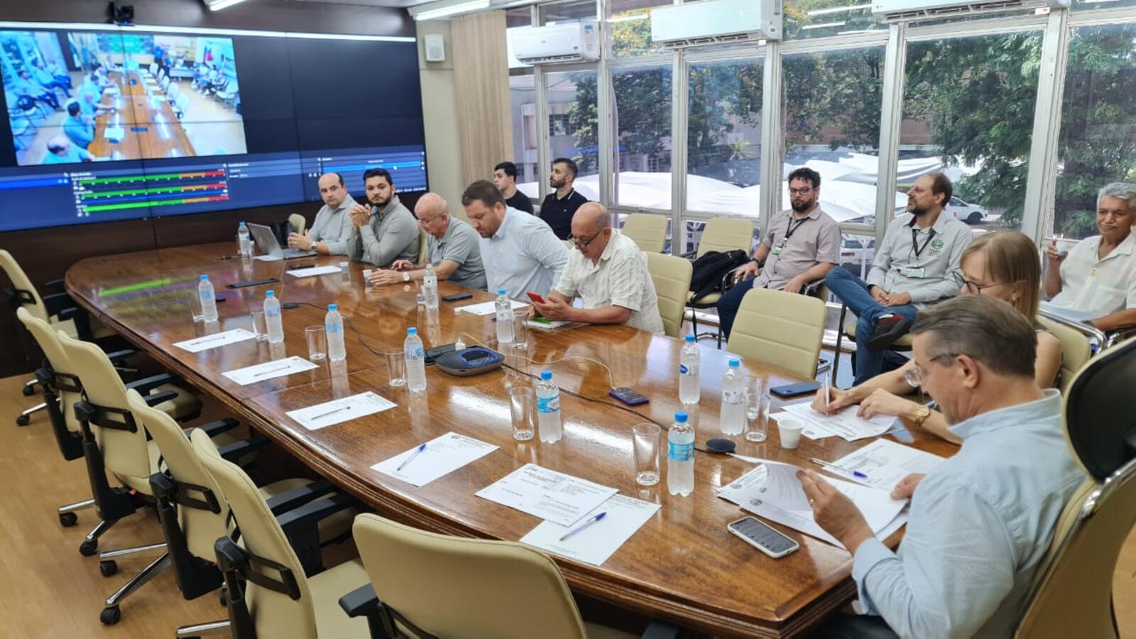 Nesta terça-feira (22) técnicos da Secretaria da Educação deram continuidade à prestação de contas da pasta na Sala de Reuniões do Gabinete do Prefeito