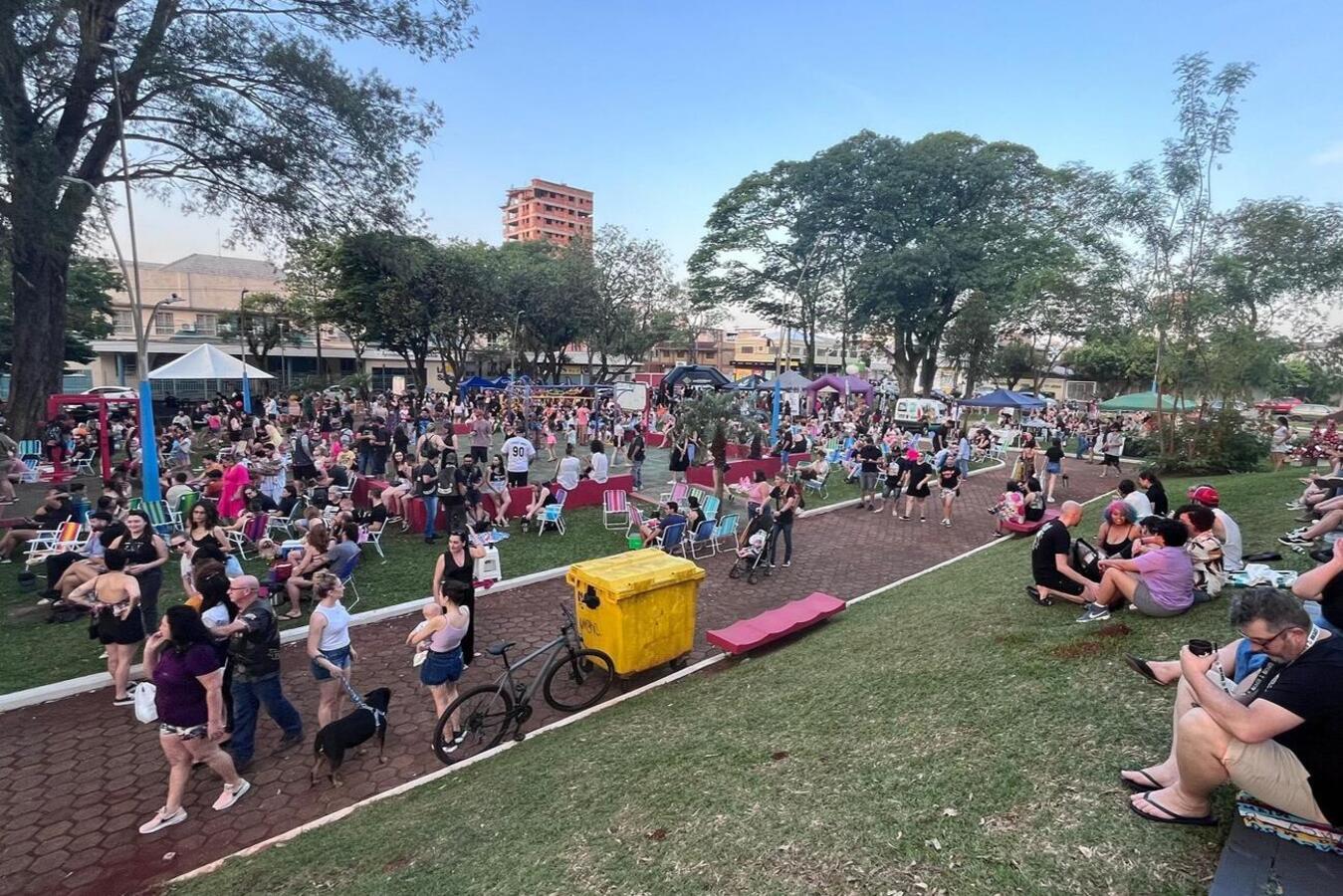 Evento realizado na tarde do domingo (13) na Praça da Cultura em prol da causa animal contou com a participação de aproximadamente 4.000 pessoas     