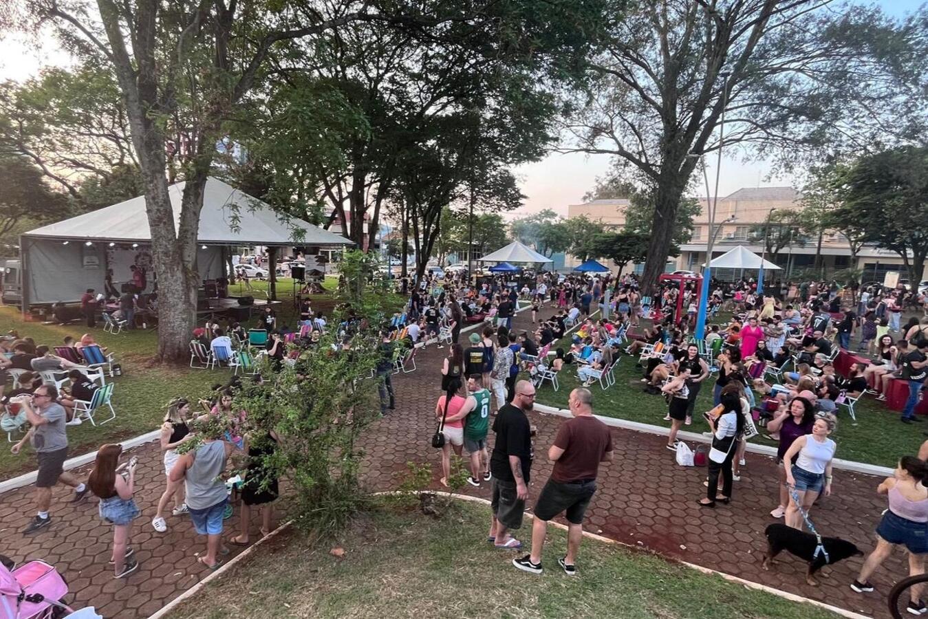 Evento realizado na tarde do domingo (13) na Praça da Cultura em prol da causa animal contou com a participação de aproximadamente 4.000 pessoas     