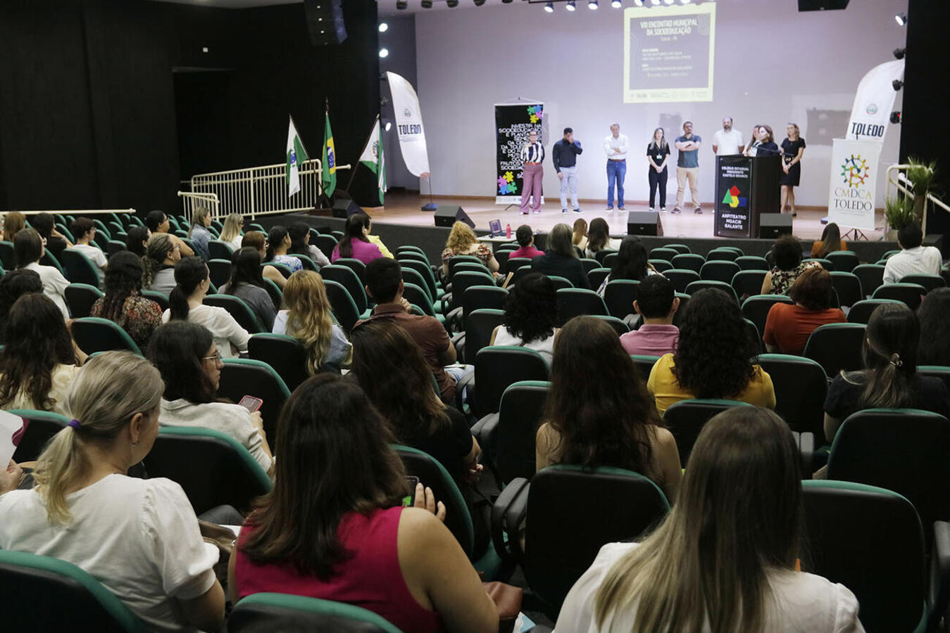 O VIII Encontro Municipal da Socioeducação foi realizado no anfiteatro Moacir Galante, anexo ao Colégio Estadual Castelo Branco (Premen)