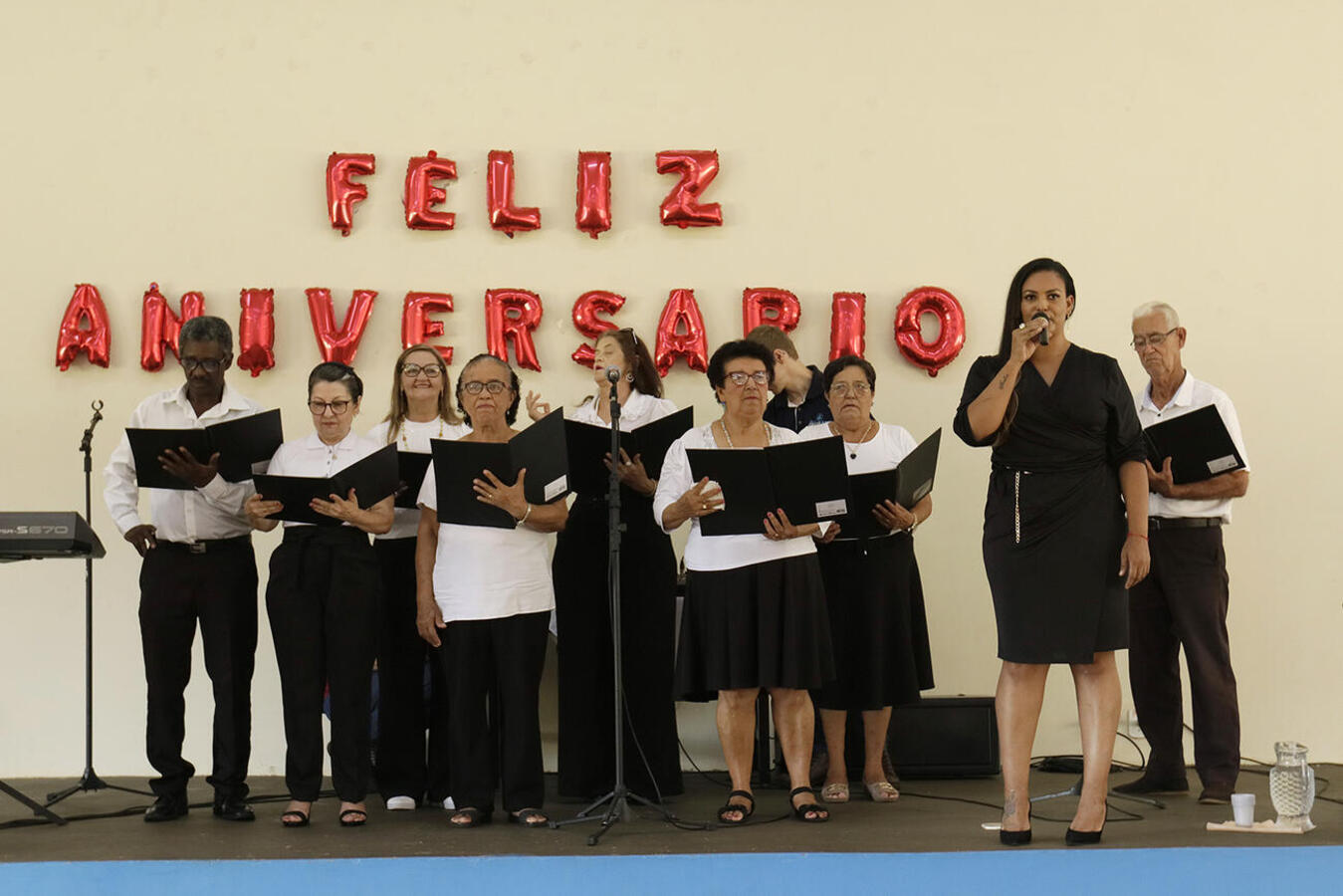 Com direito a baile, comemoração na tarde desta quinta-feira (28) foi no Salão de Festas do Centro de Revitalização da Terceira Idade Dr. Wilson Carlos Kuhn