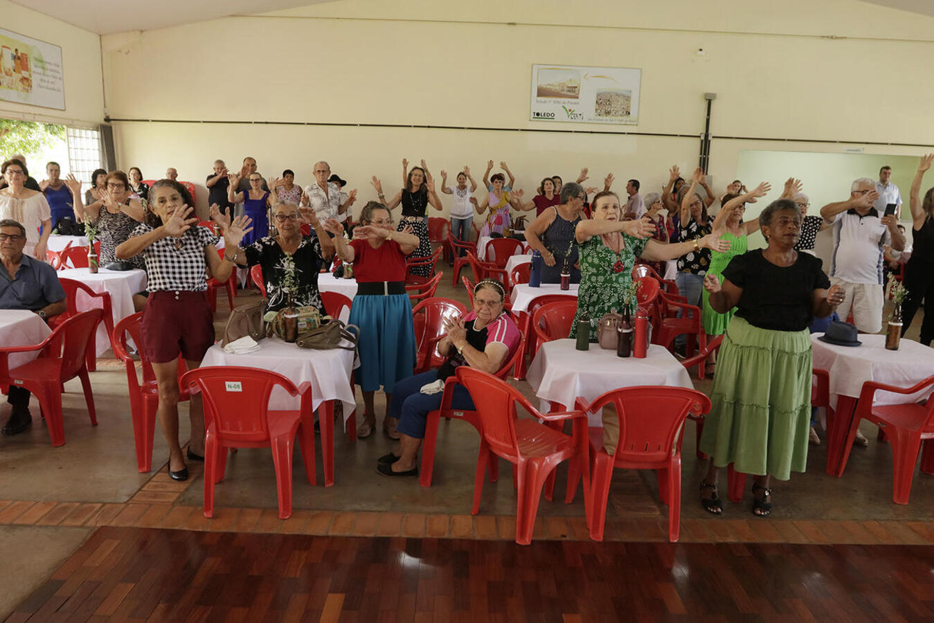 Com direito a baile, comemoração na tarde desta quinta-feira (28) foi no Salão de Festas do Centro de Revitalização da Terceira Idade Dr. Wilson Carlos Kuhn