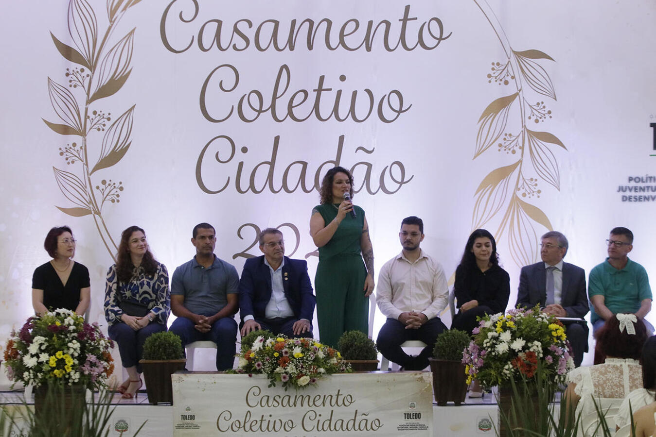 No último sábado (9), no Centro Multiuso Rosineia Zandonato Maciel de Oliveira, cerca de 650 pessoas prestigiaram a união de 52 casais no Casamento Coletivo