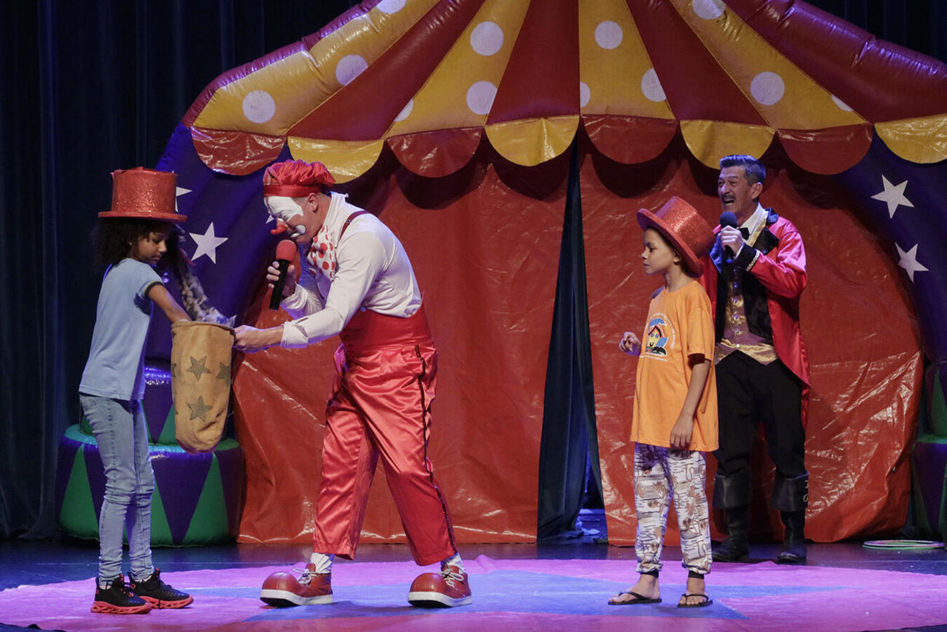 Crianças do 1º ao 5º ano de escolas municipais brincaram e se apresentaram em evento realizado nesta terça (5); iniciativa é fruto de parceria entre Smed e Sesc