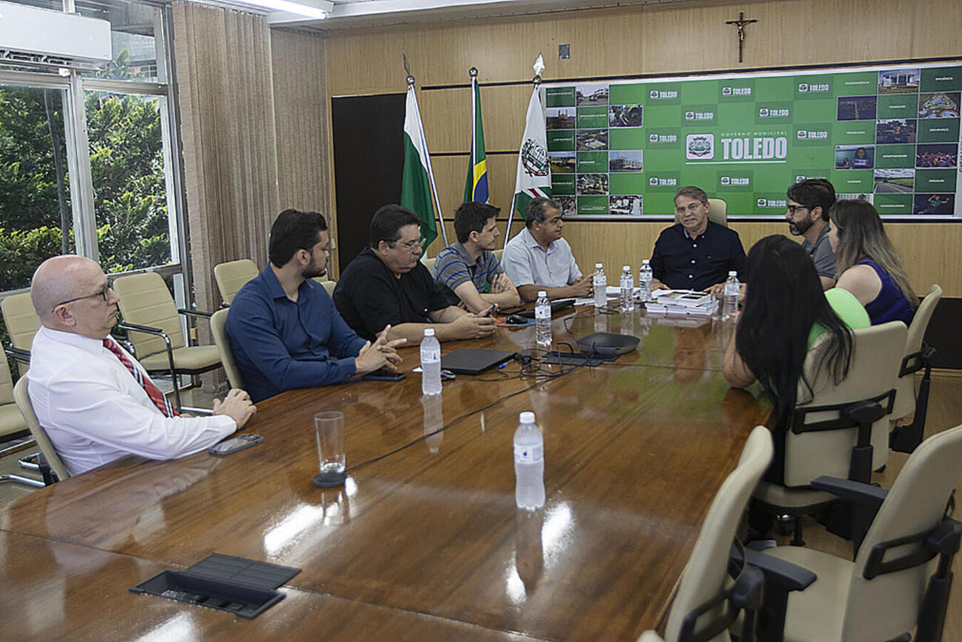 Presidente e vice da Associação dos Engenheiros e Arquitetos de Toledo participaram de encontro ocorrido na manhã de hoje (25) na Sala de Reuniões do Gabinete do Prefeito