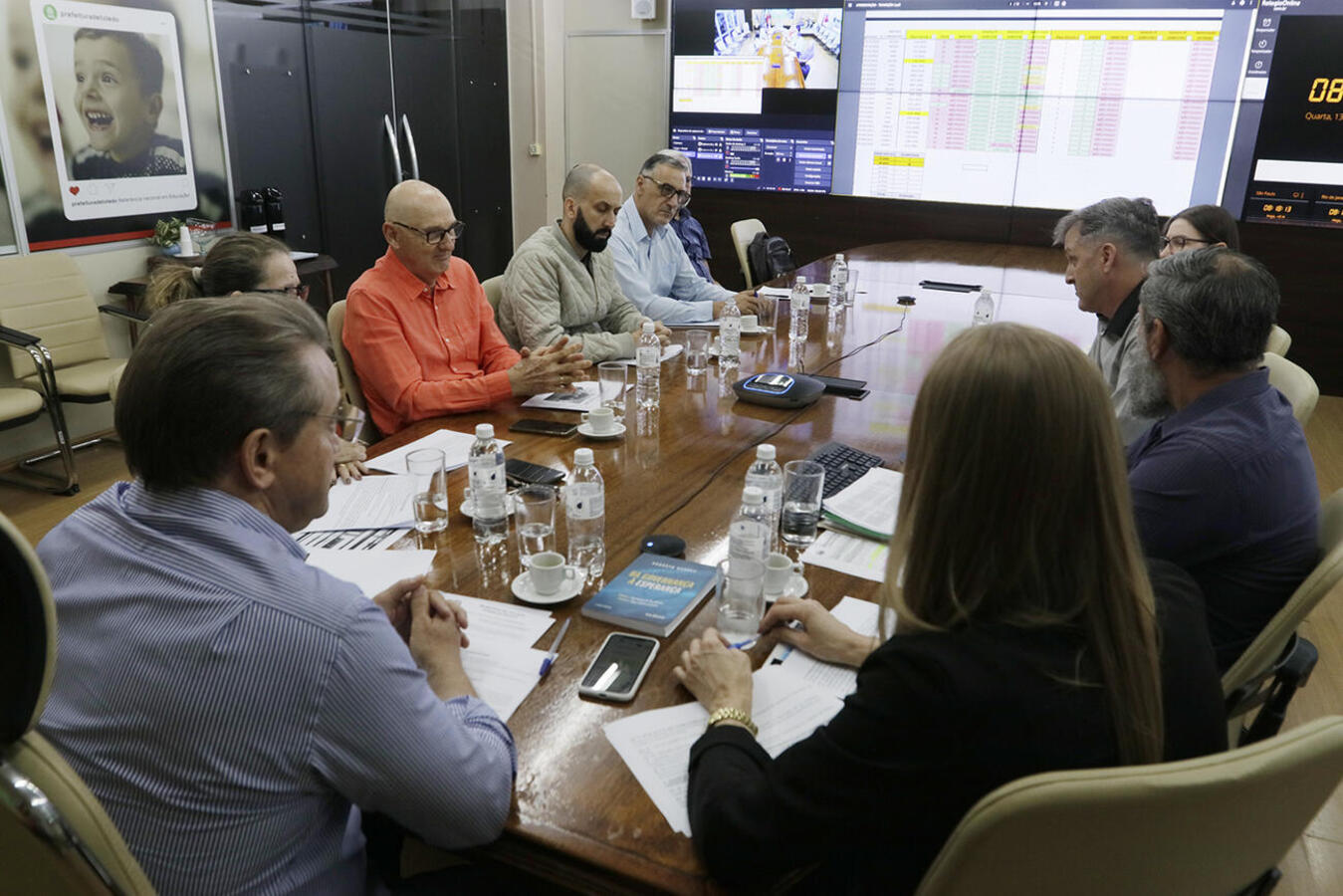 Reunião com técnicos da Secretaria da Educação, na manhã desta quarta-feira (13), facilitou o entendimento e a tomada de decisões à respeito da licitação do transporte escolar
