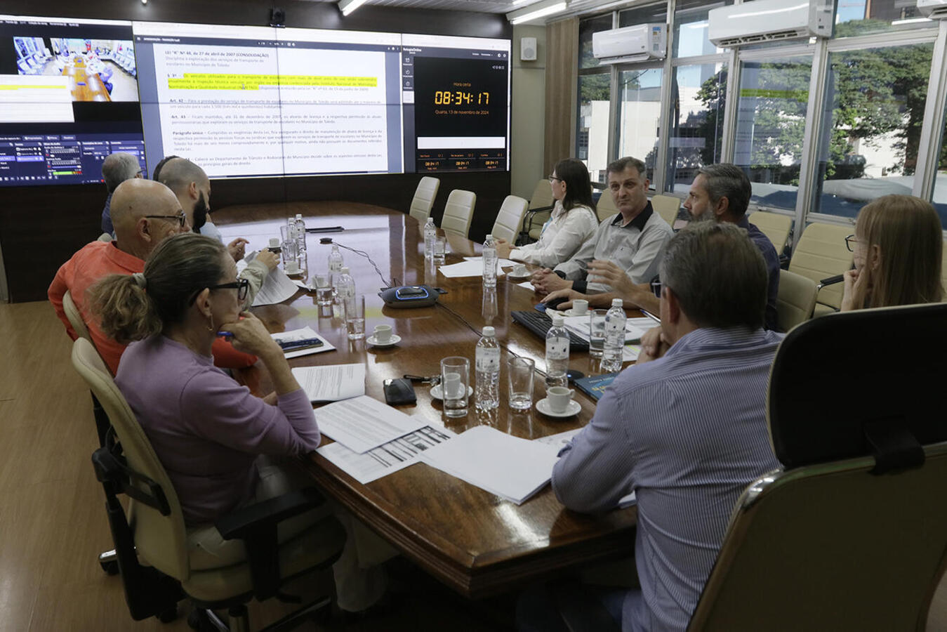 Reunião com técnicos da Secretaria da Educação, na manhã desta quarta-feira (13), facilitou o entendimento e a tomada de decisões à respeito da licitação do transporte escolar