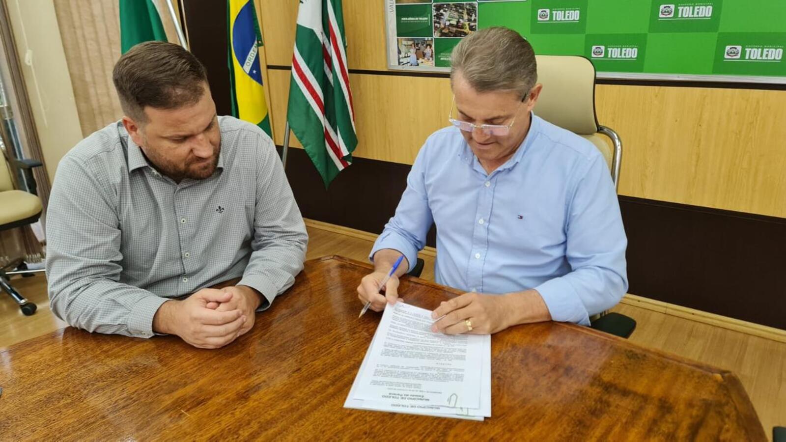 Prefeito assina decretos que implementam a utilização de Inteligência Artificial e sobre desregulamentação para testes de produtos e inovações 