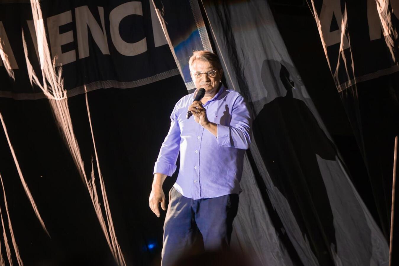 Grande público prestigiou apresentação na noite desta quinta (12) no Parque dos Pioneiros; programação de aniversário prossegue até domingo com várias atrações
