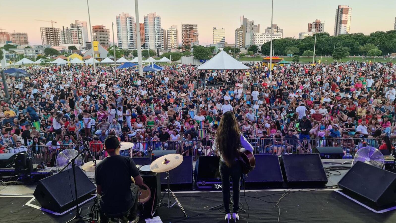 Término da programação, na noite deste domingo (15), foi realizado no Parque Ecológico Diva Paim Barth, que recebeu um dos maiores públicos de sua história
