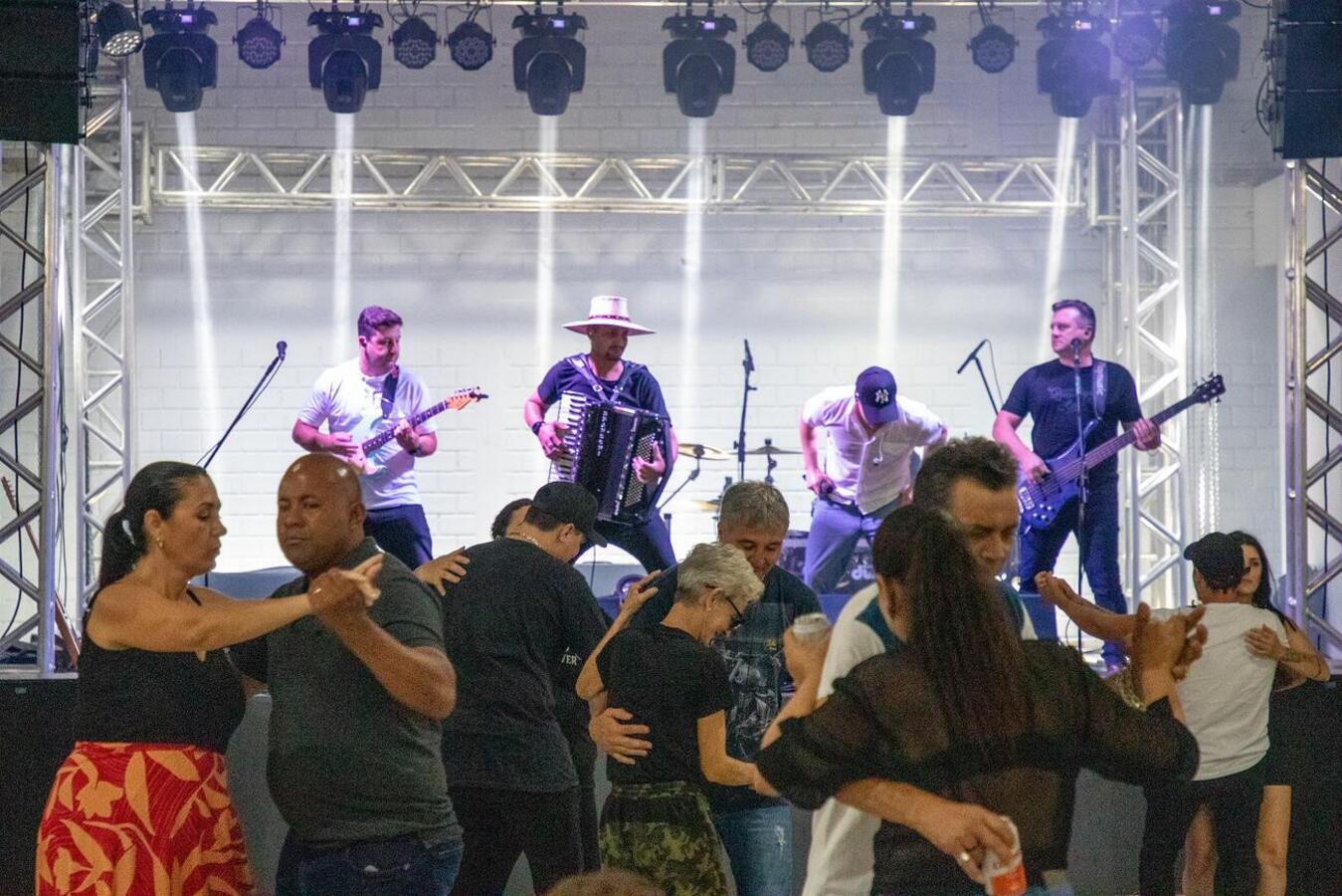 Evento realizado neste fim de semana sofreu com as intempéries climáticas, mas comunidade participou em bom número de apresentações e atividades 