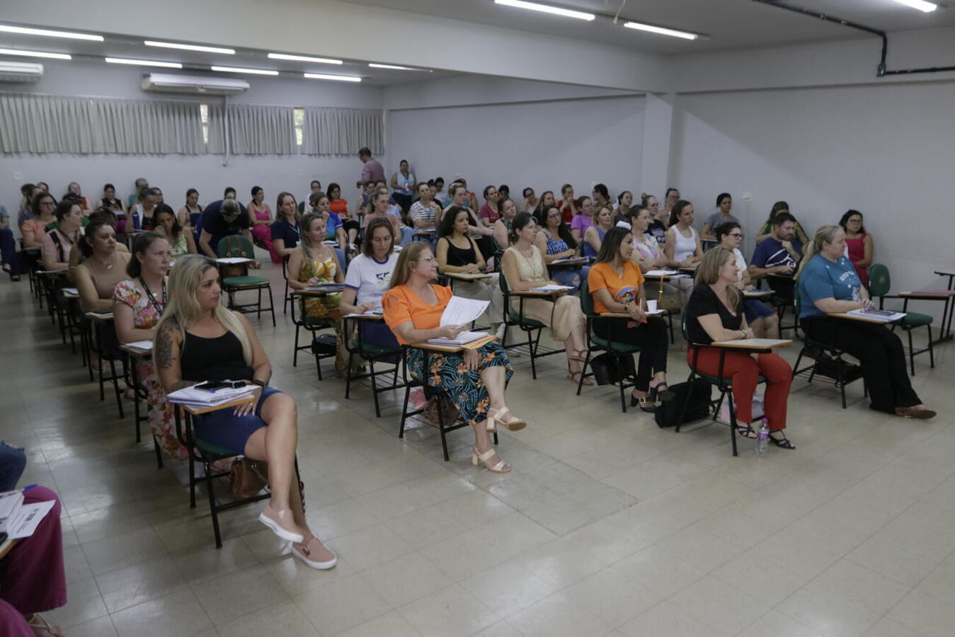 A cerimônia aconteceu durante uma reunião de diretores de escolas e Cmeis na Escola de Governo