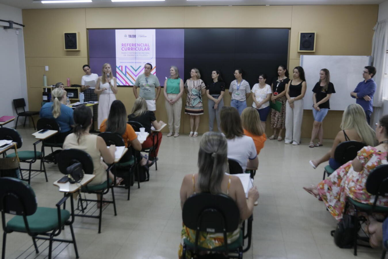 A cerimônia aconteceu durante uma reunião de diretores de escolas e Cmeis na Escola de Governo