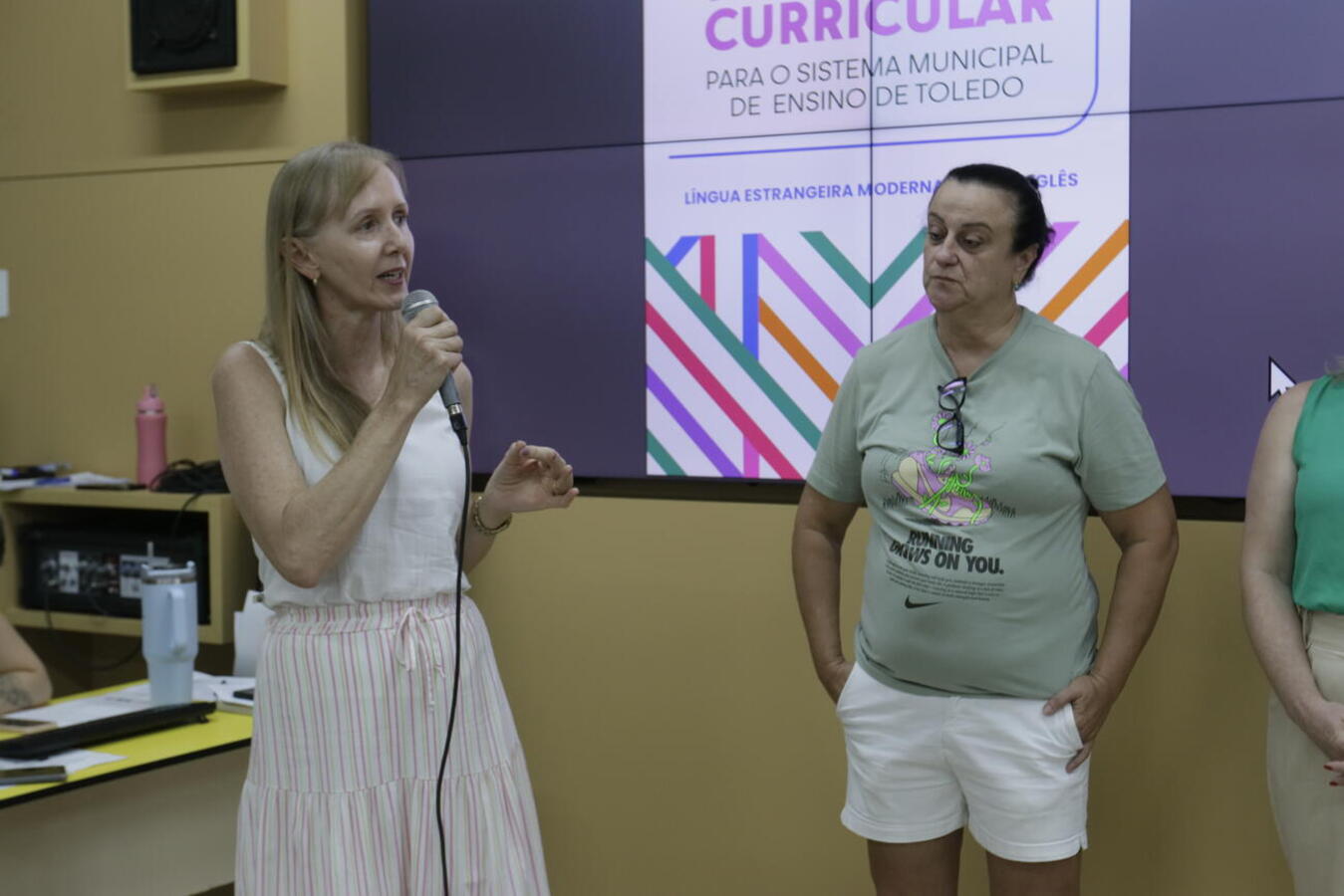 A cerimônia aconteceu durante uma reunião de diretores de escolas e Cmeis na Escola de Governo